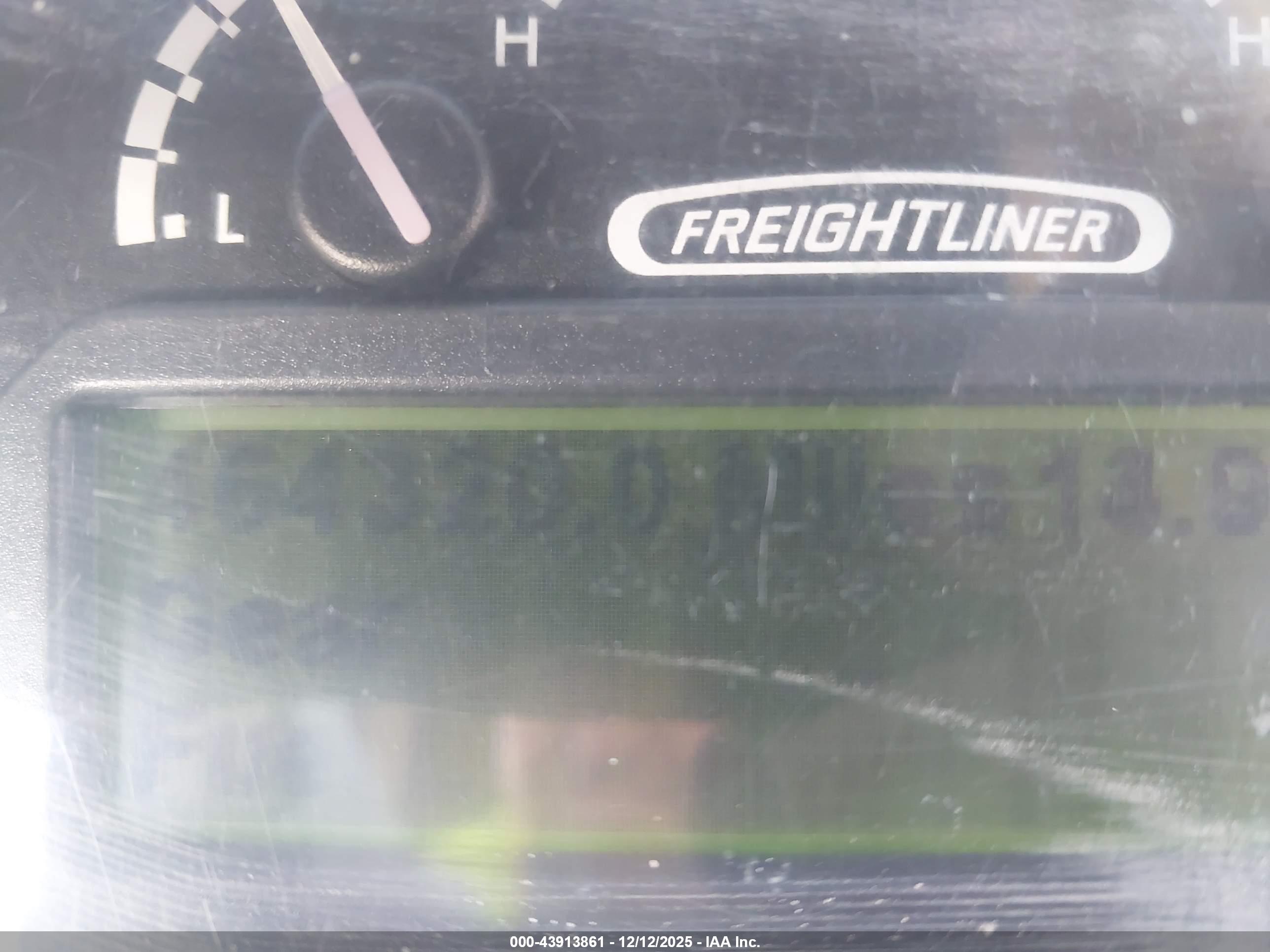 FREIGHTLINER CHASSIS image 6