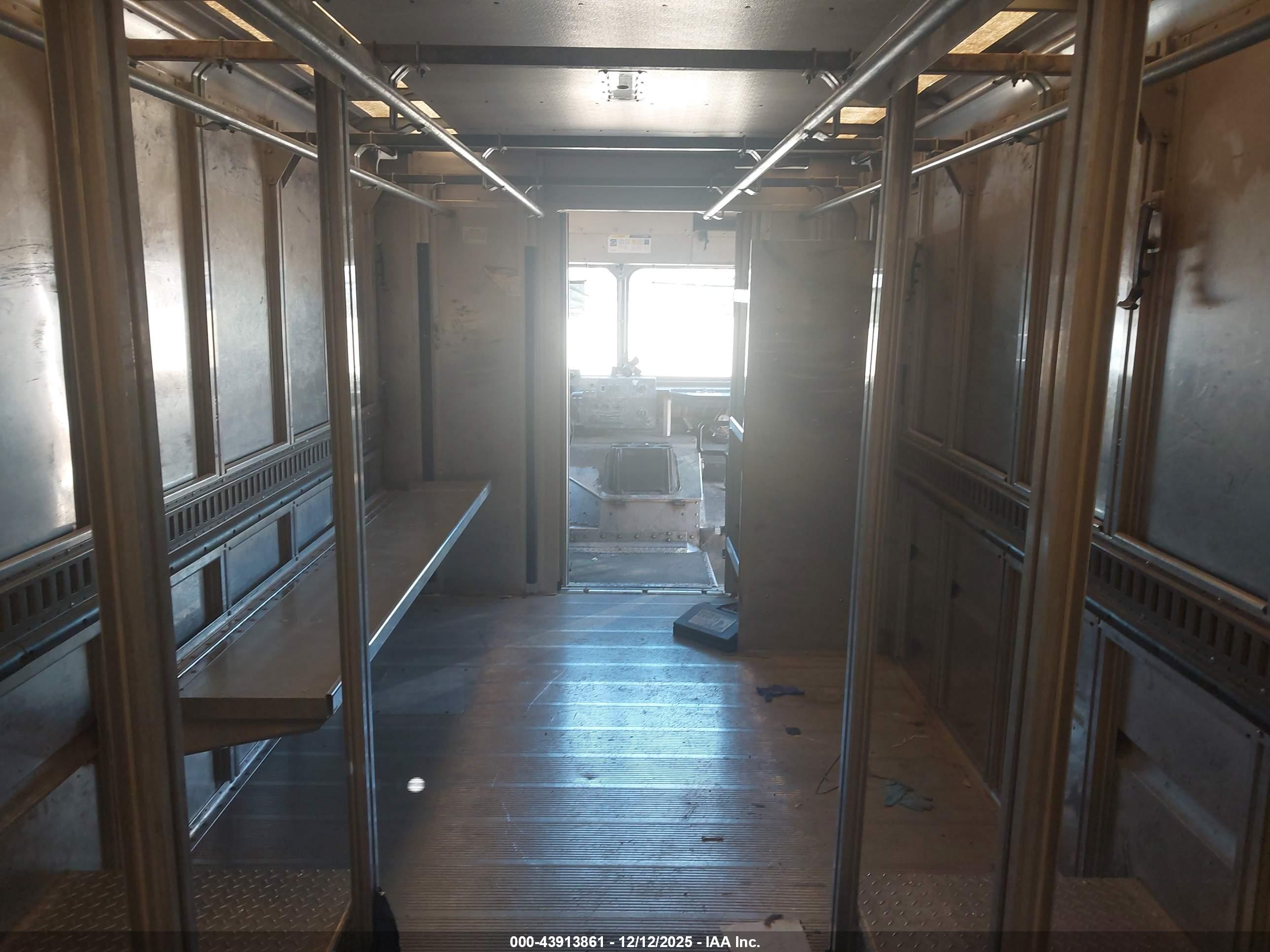 FREIGHTLINER CHASSIS image 7