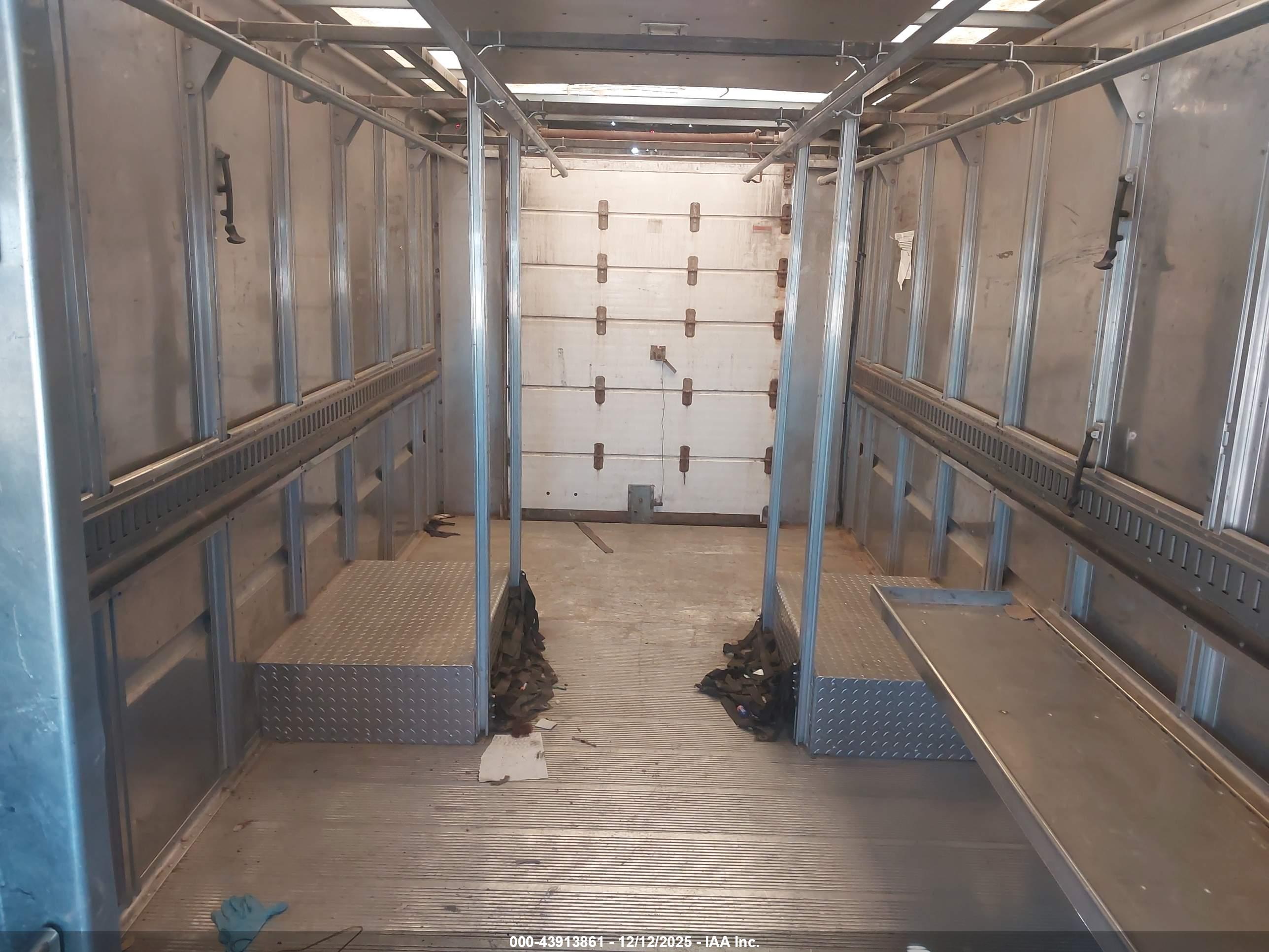 FREIGHTLINER CHASSIS image 8