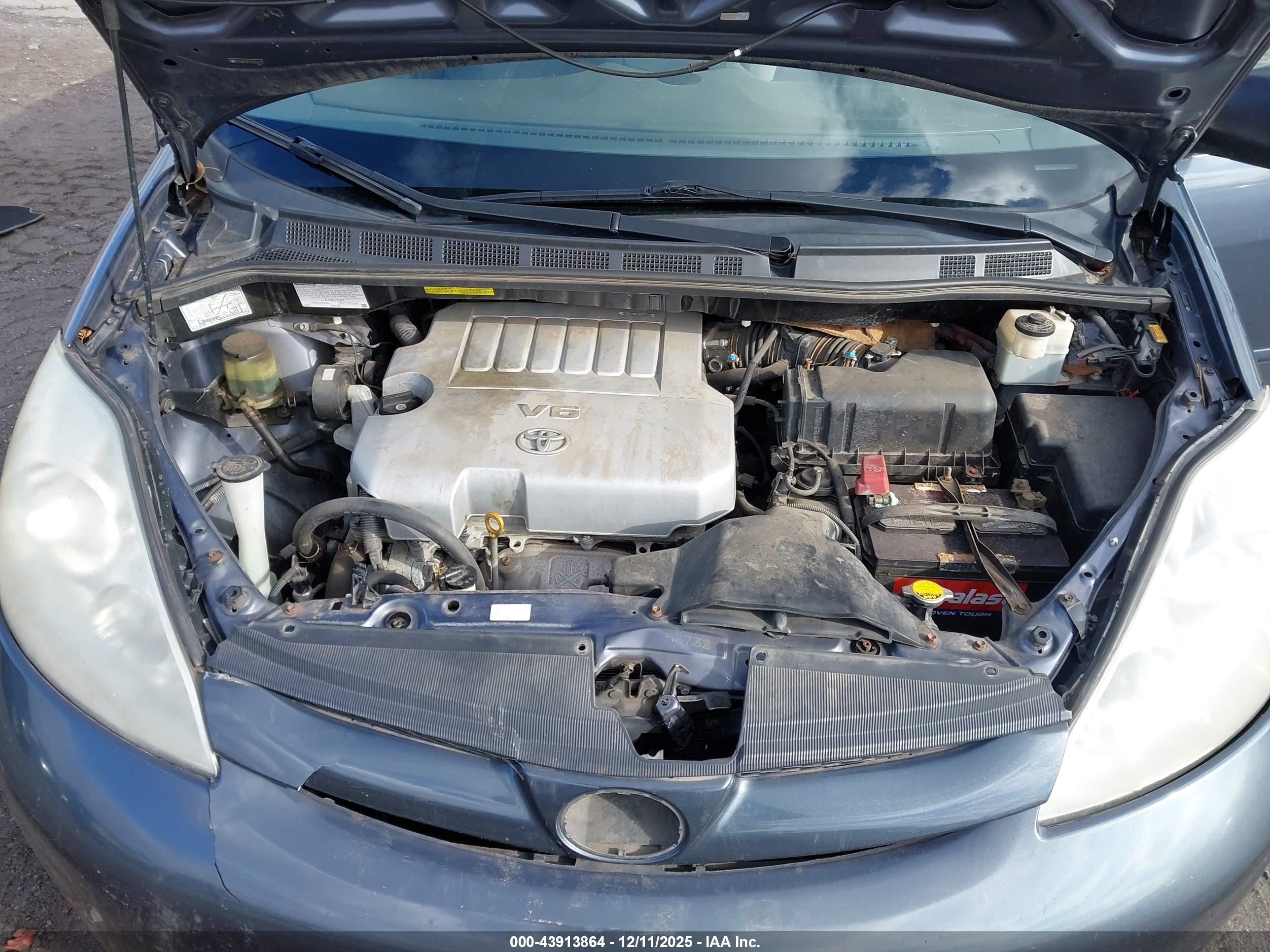 TOYOTA SIENNA image 10