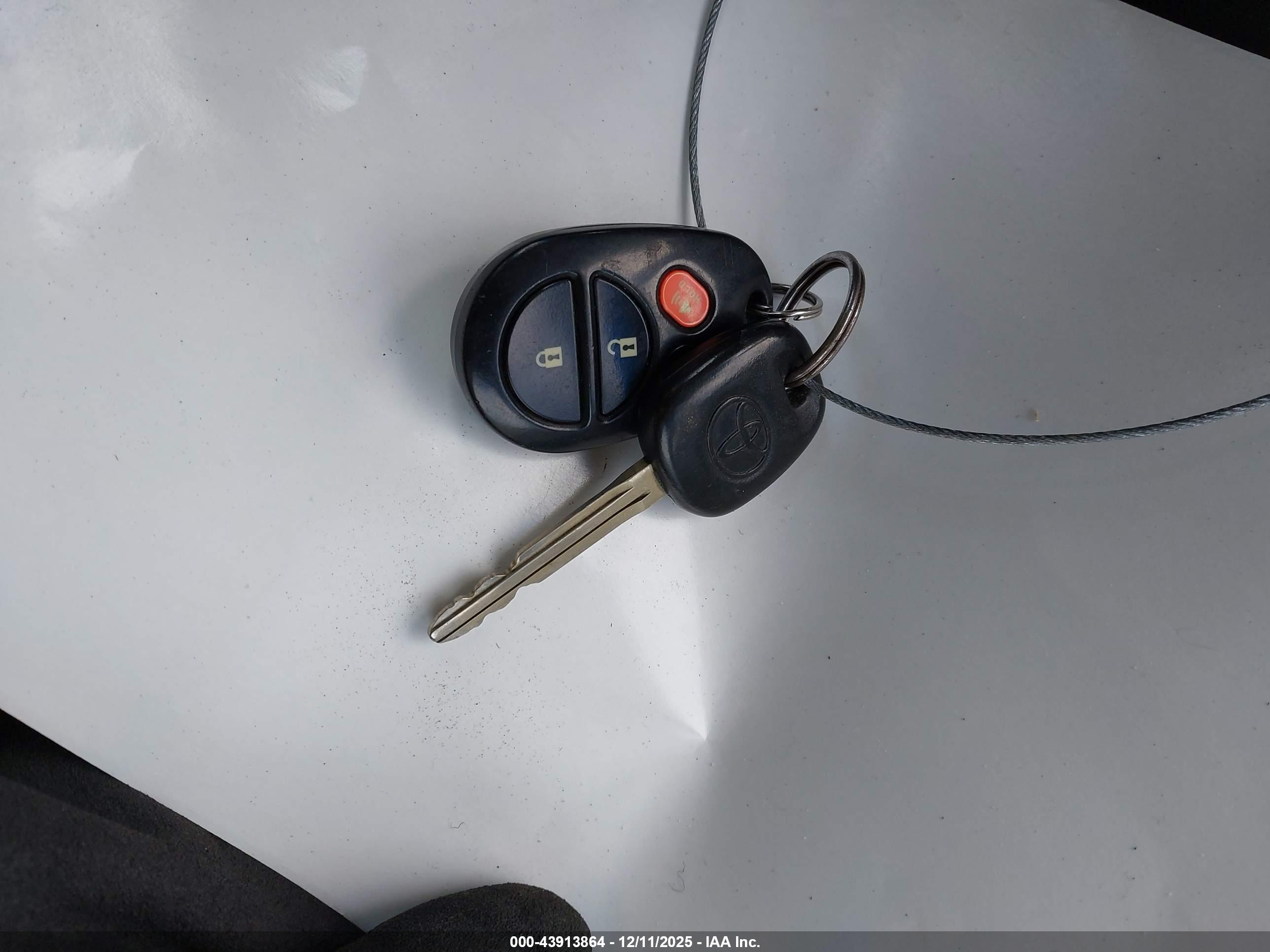 TOYOTA SIENNA image 11