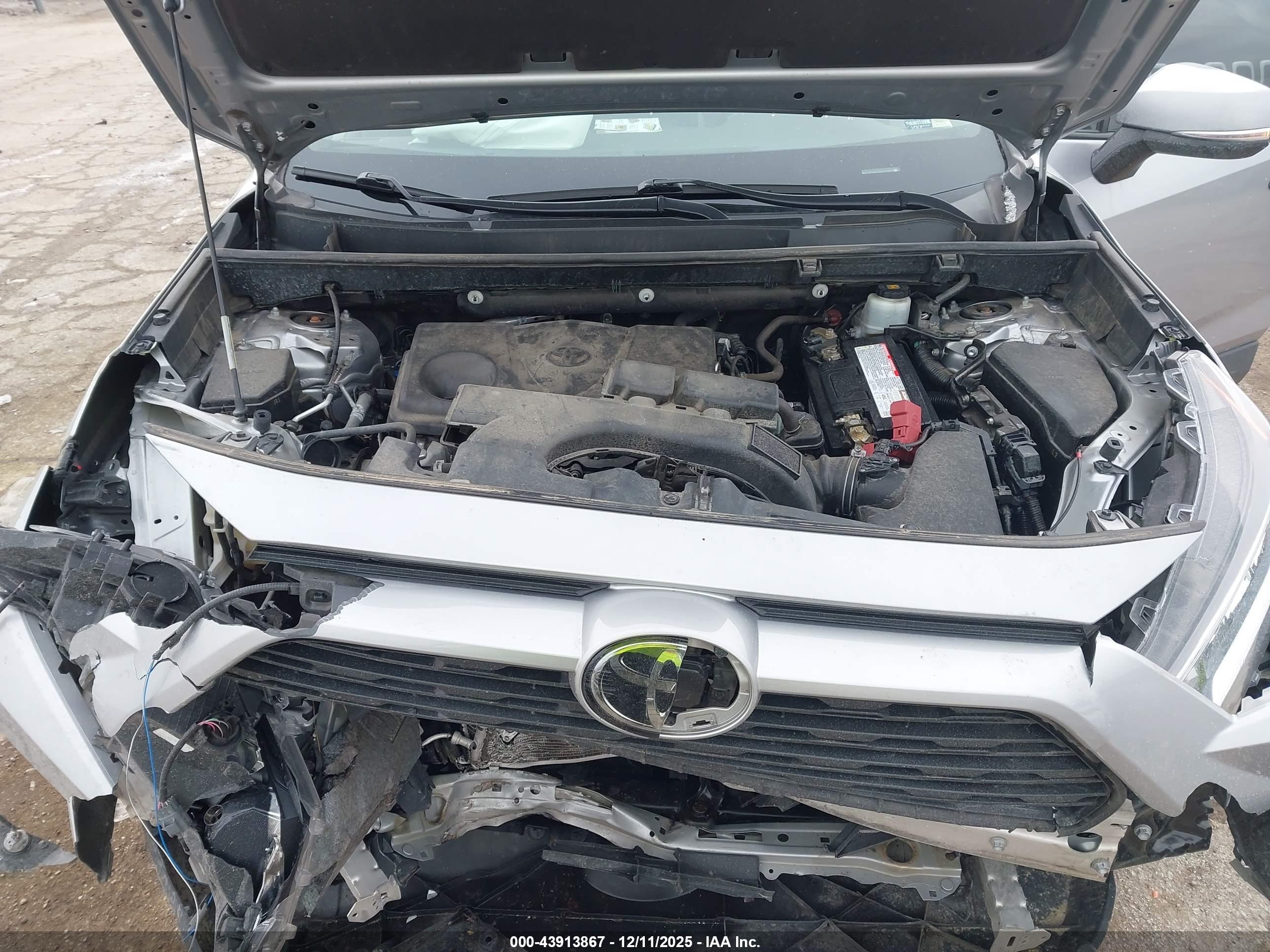 TOYOTA RAV4 image 10