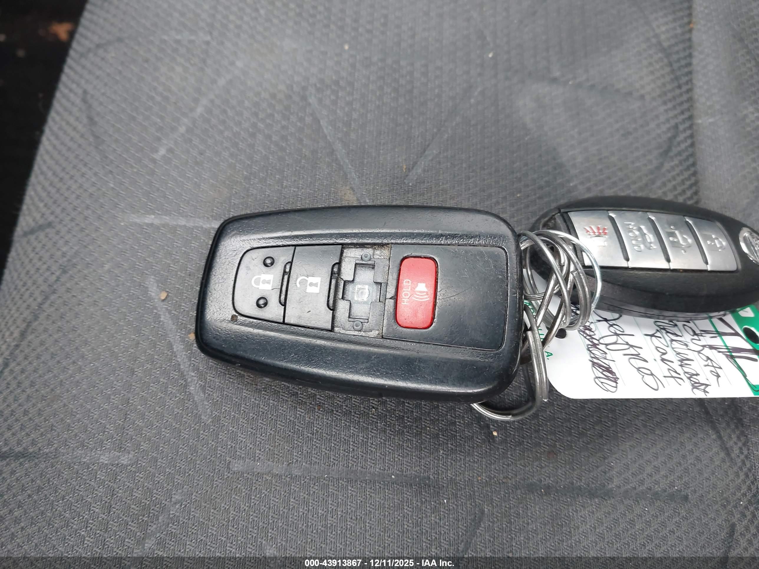 TOYOTA RAV4 image 11