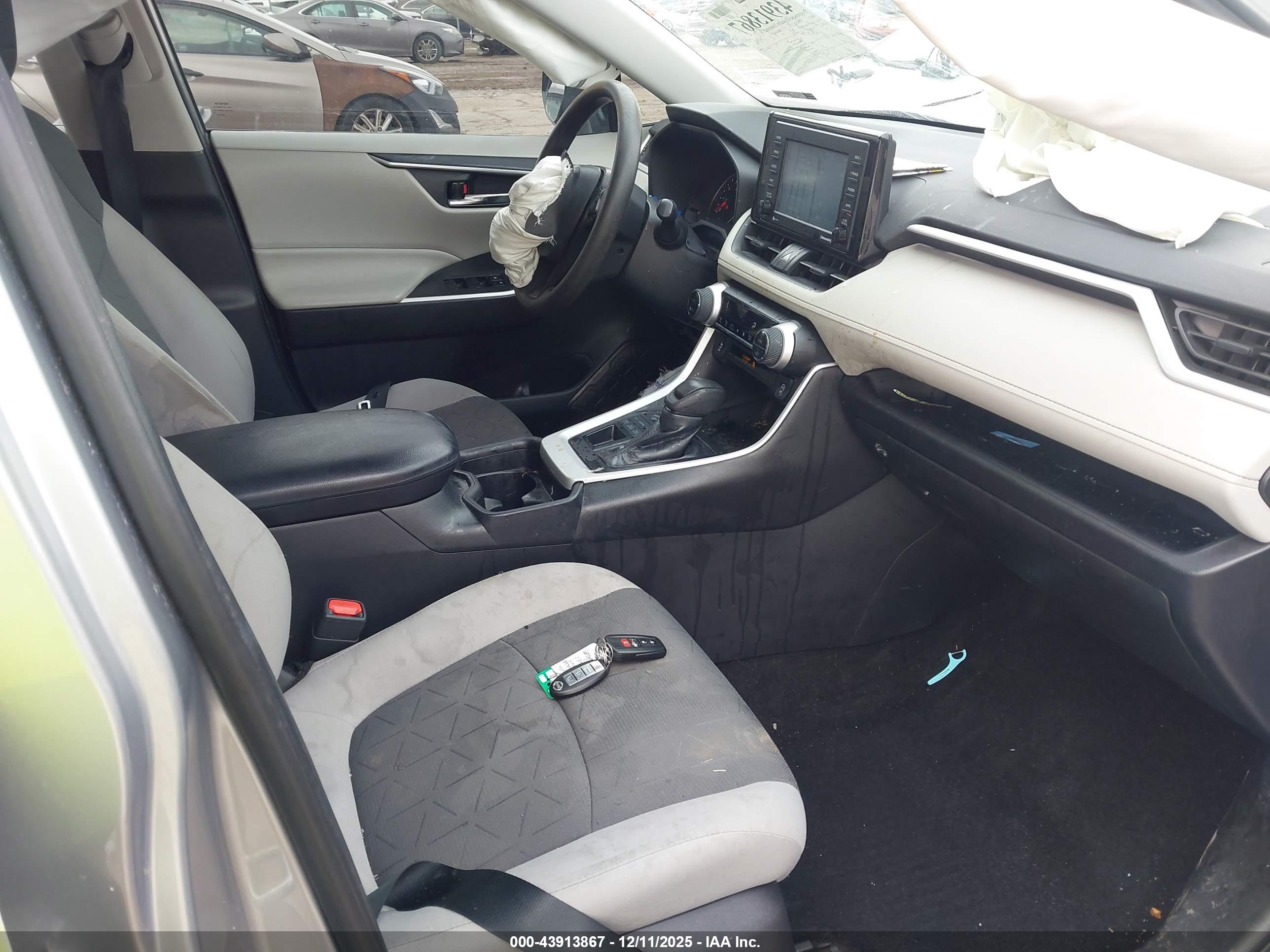 TOYOTA RAV4 image 5
