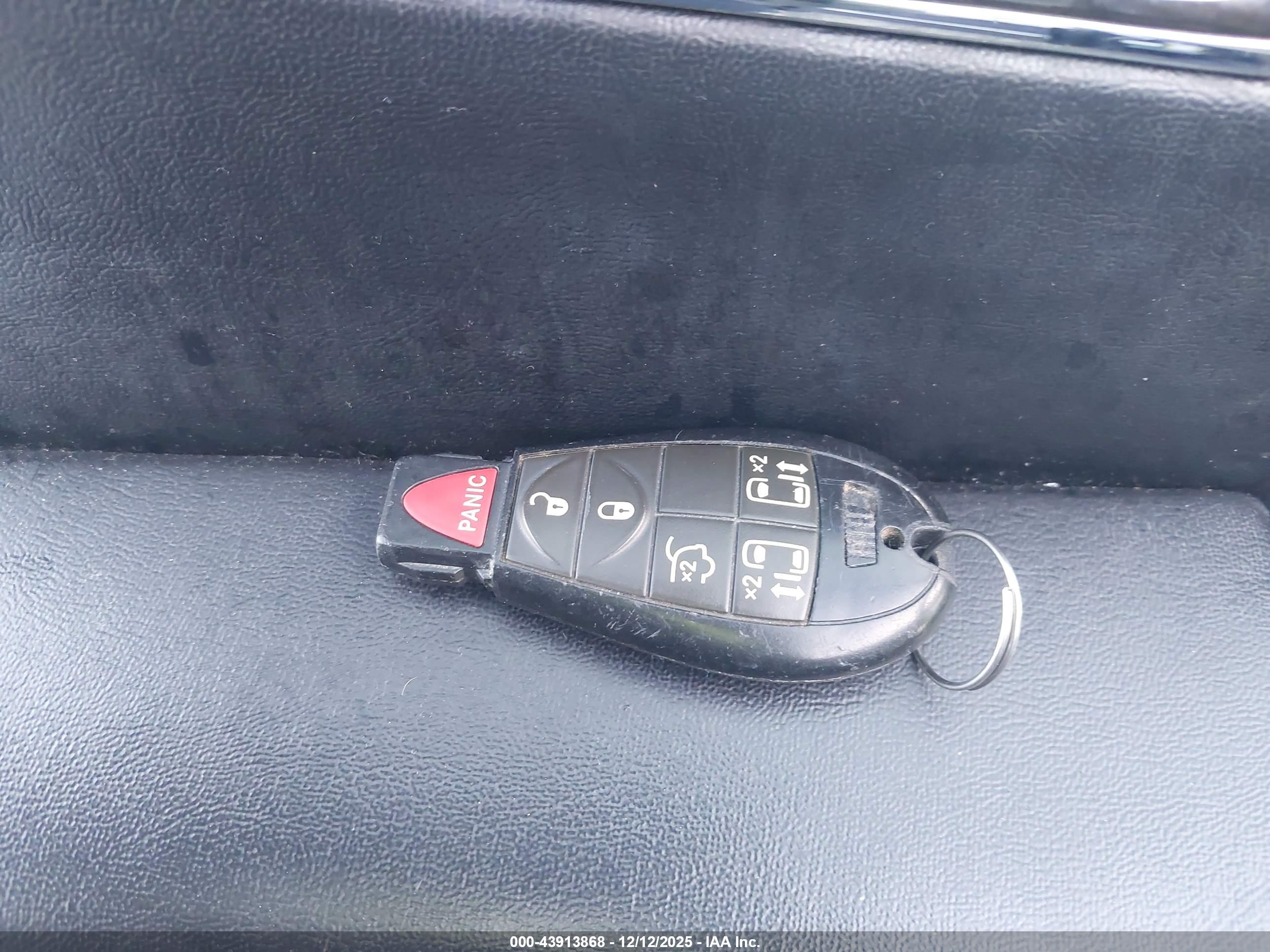 CHRYSLER TOWN image 11