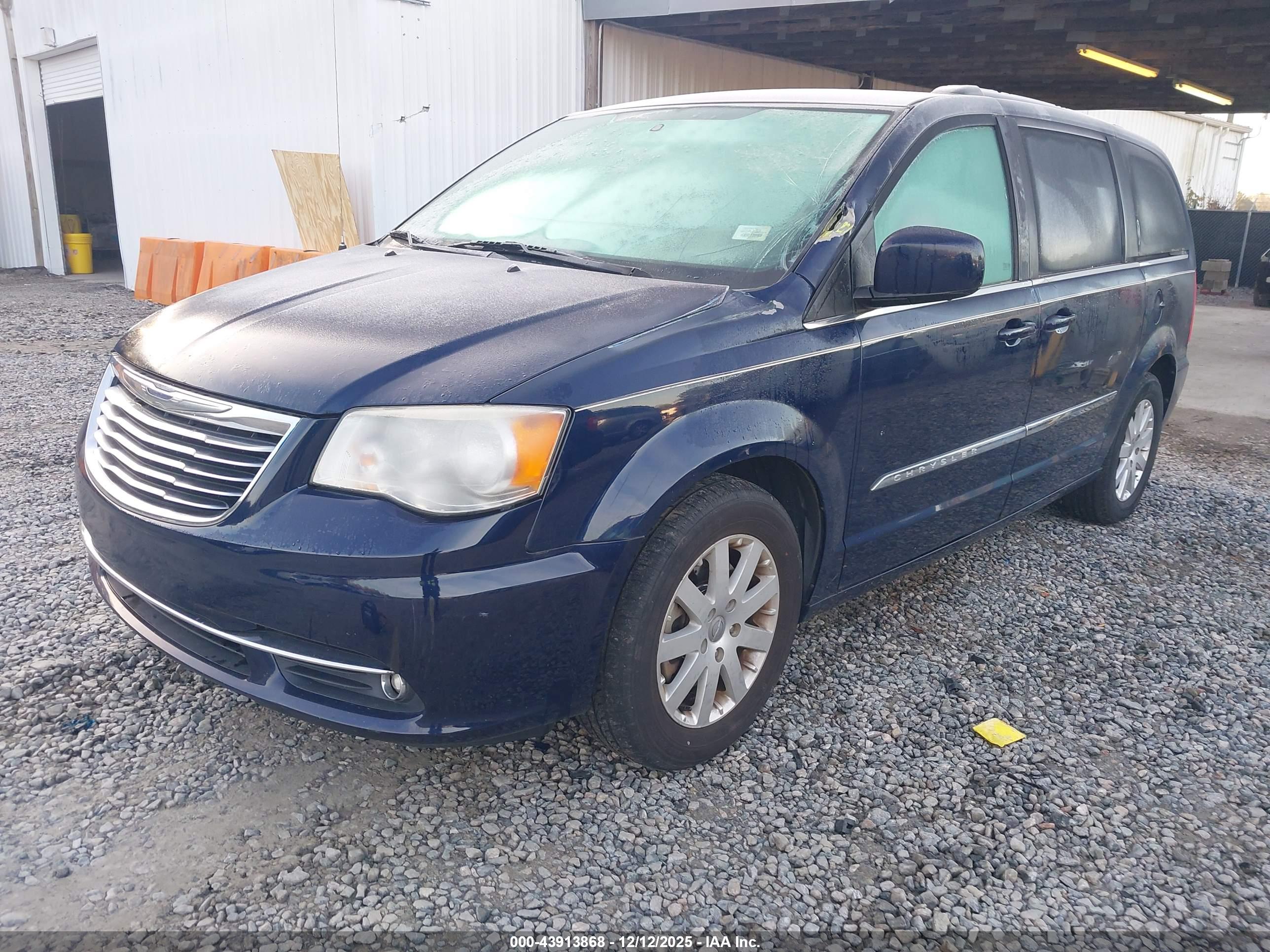 CHRYSLER TOWN image 2