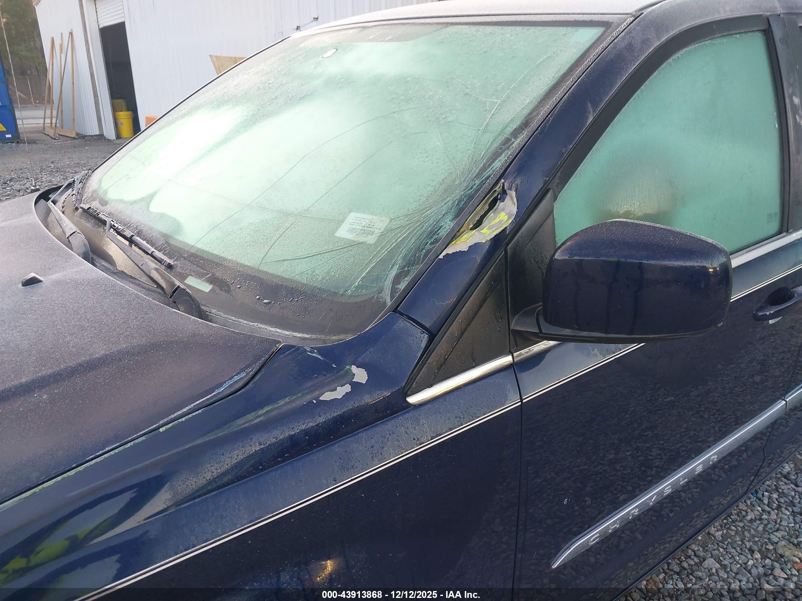 CHRYSLER TOWN image 6
