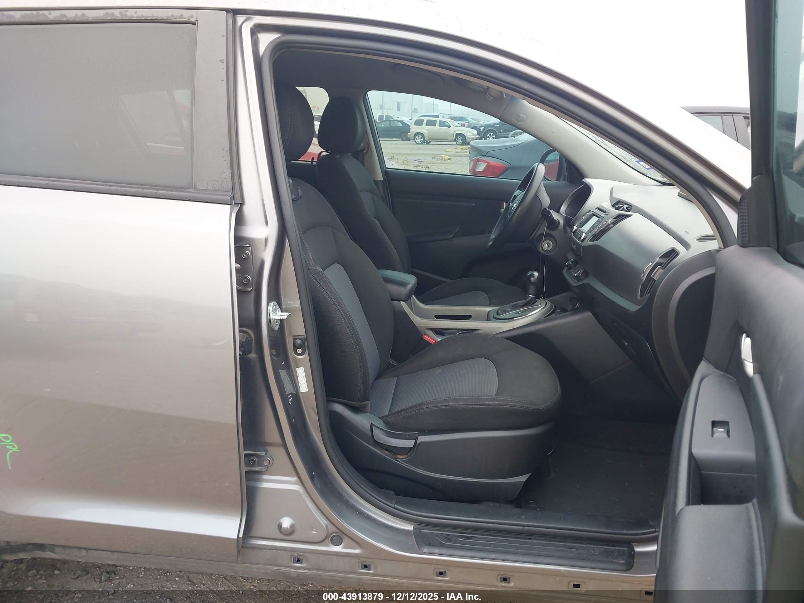 KIA SPORTAGE image 5