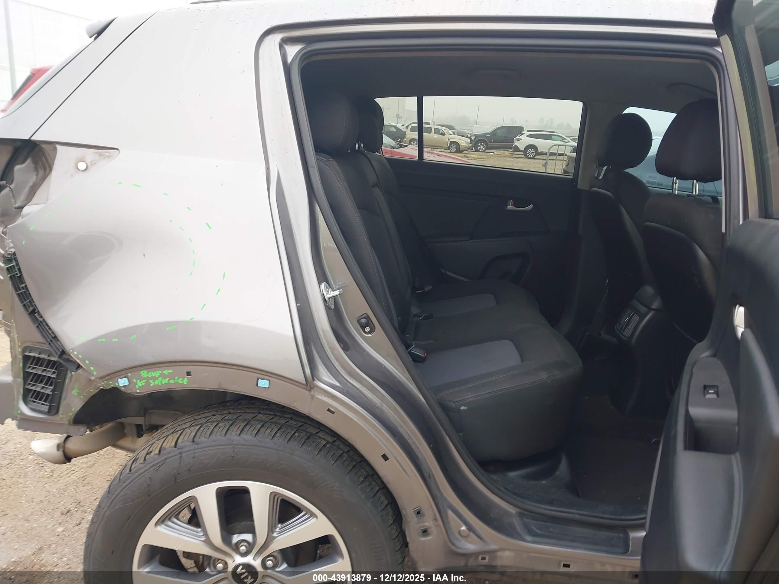 KIA SPORTAGE image 8