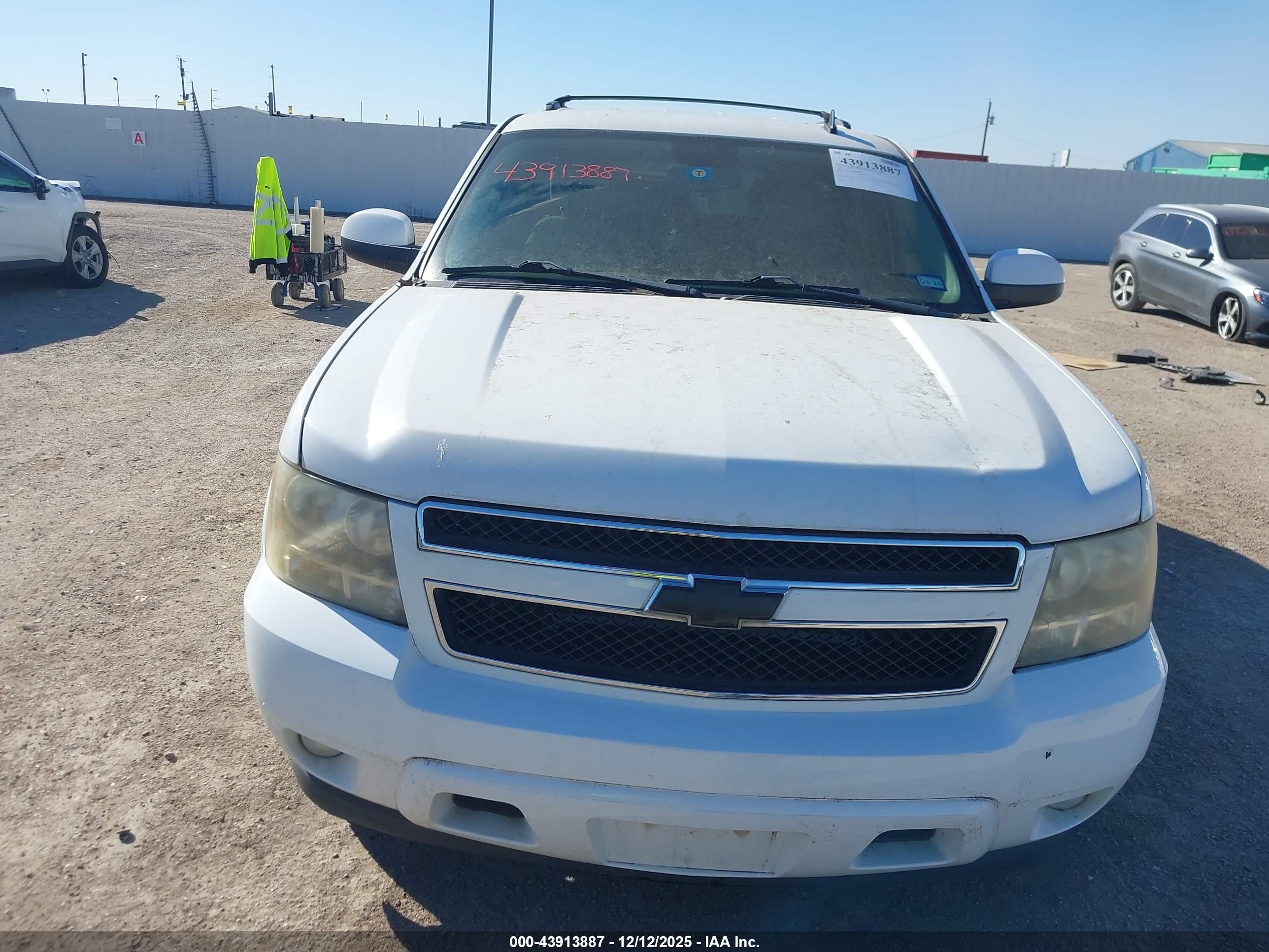 CHEVROLET TAHOE image 6