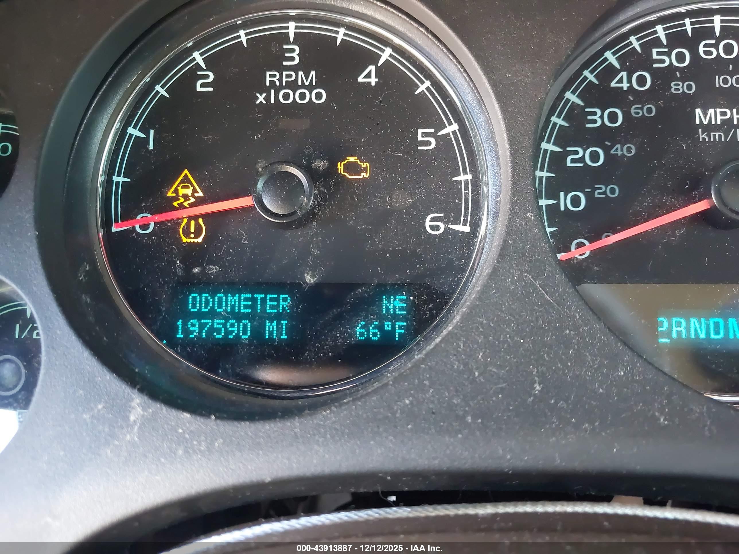 CHEVROLET TAHOE image 7
