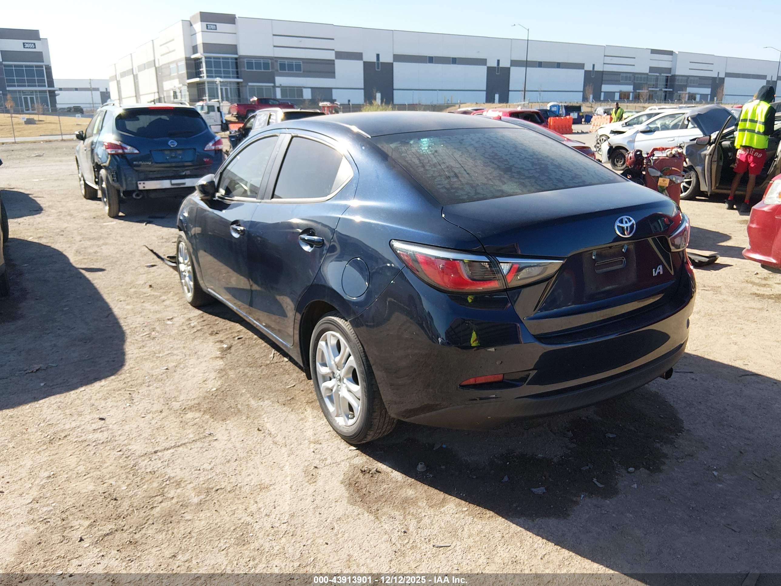 TOYOTA YARIS image 3