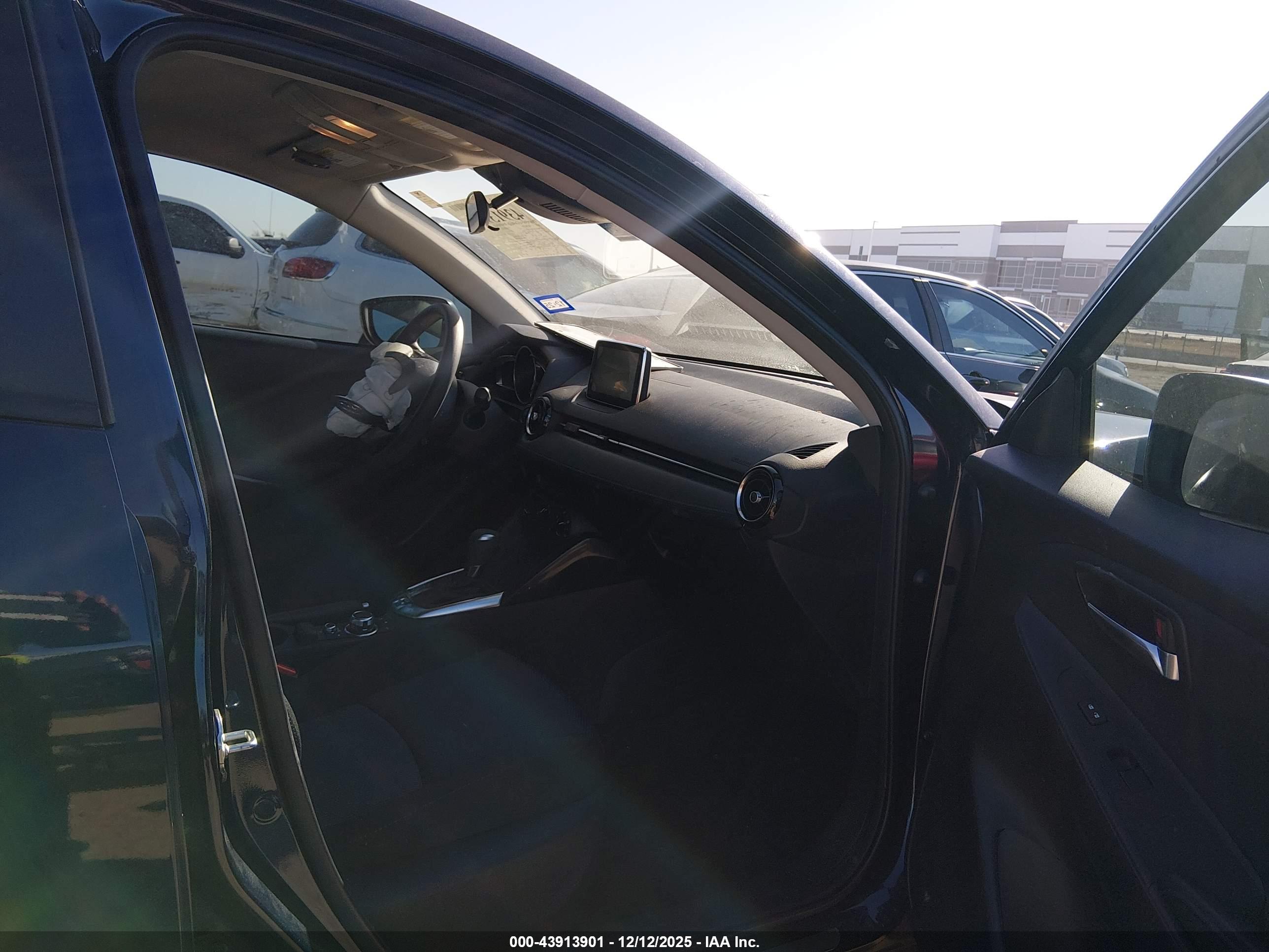 TOYOTA YARIS image 5