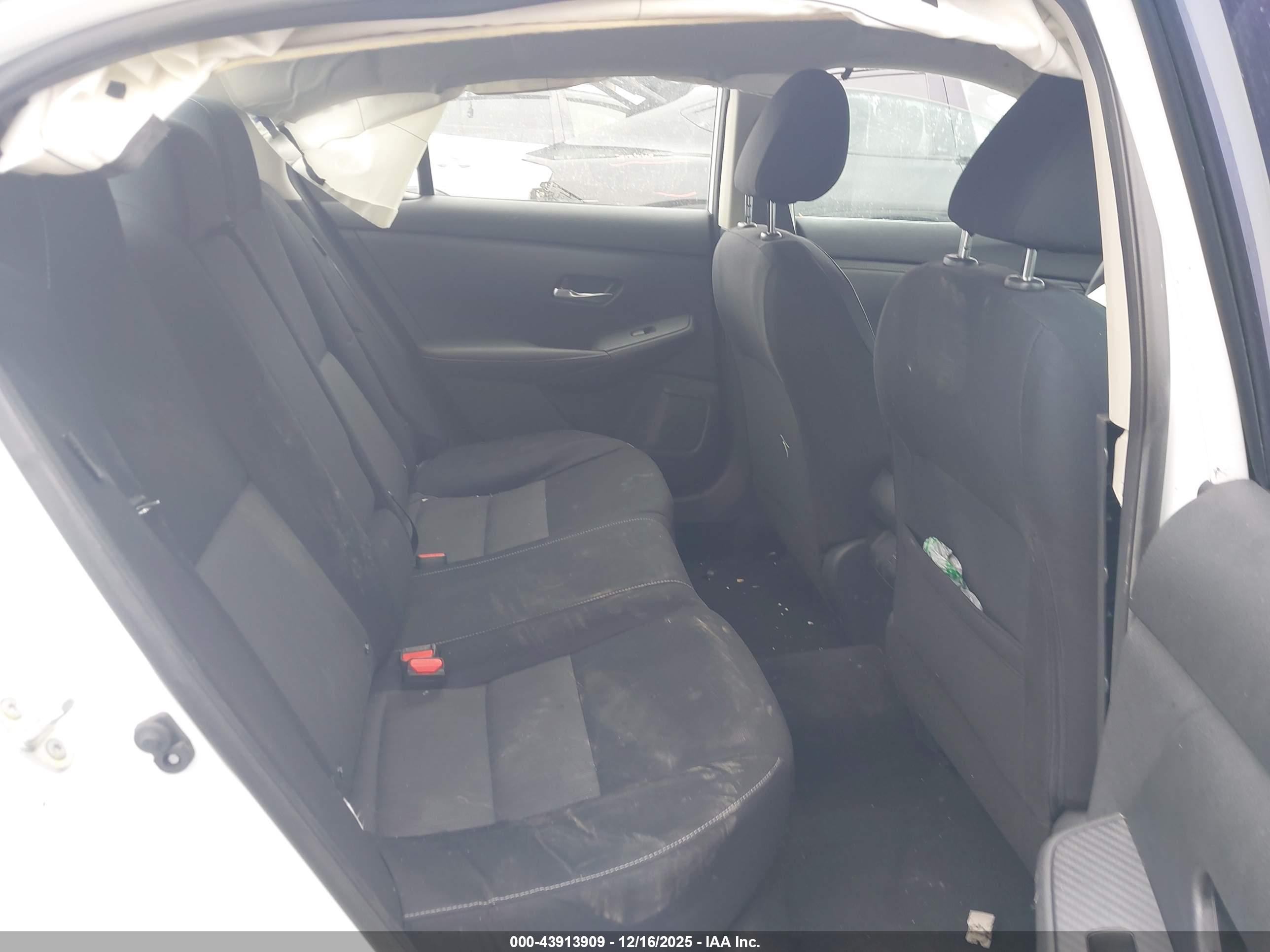 NISSAN SENTRA image 8