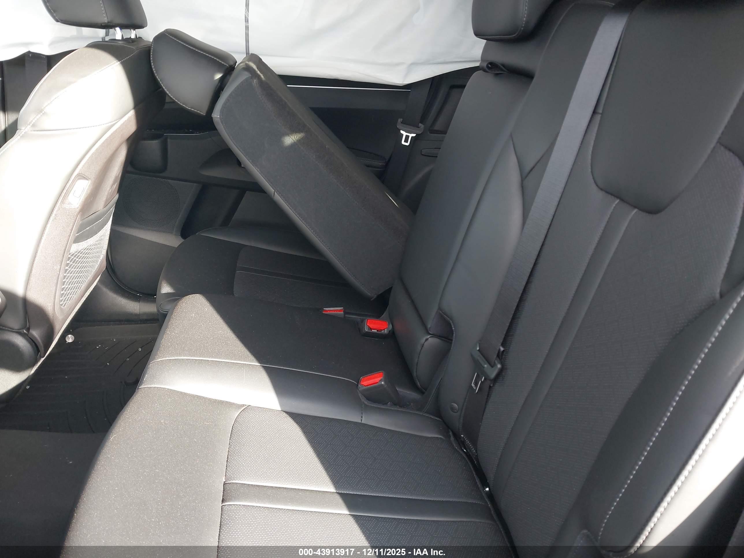KIA SORENTO image 8