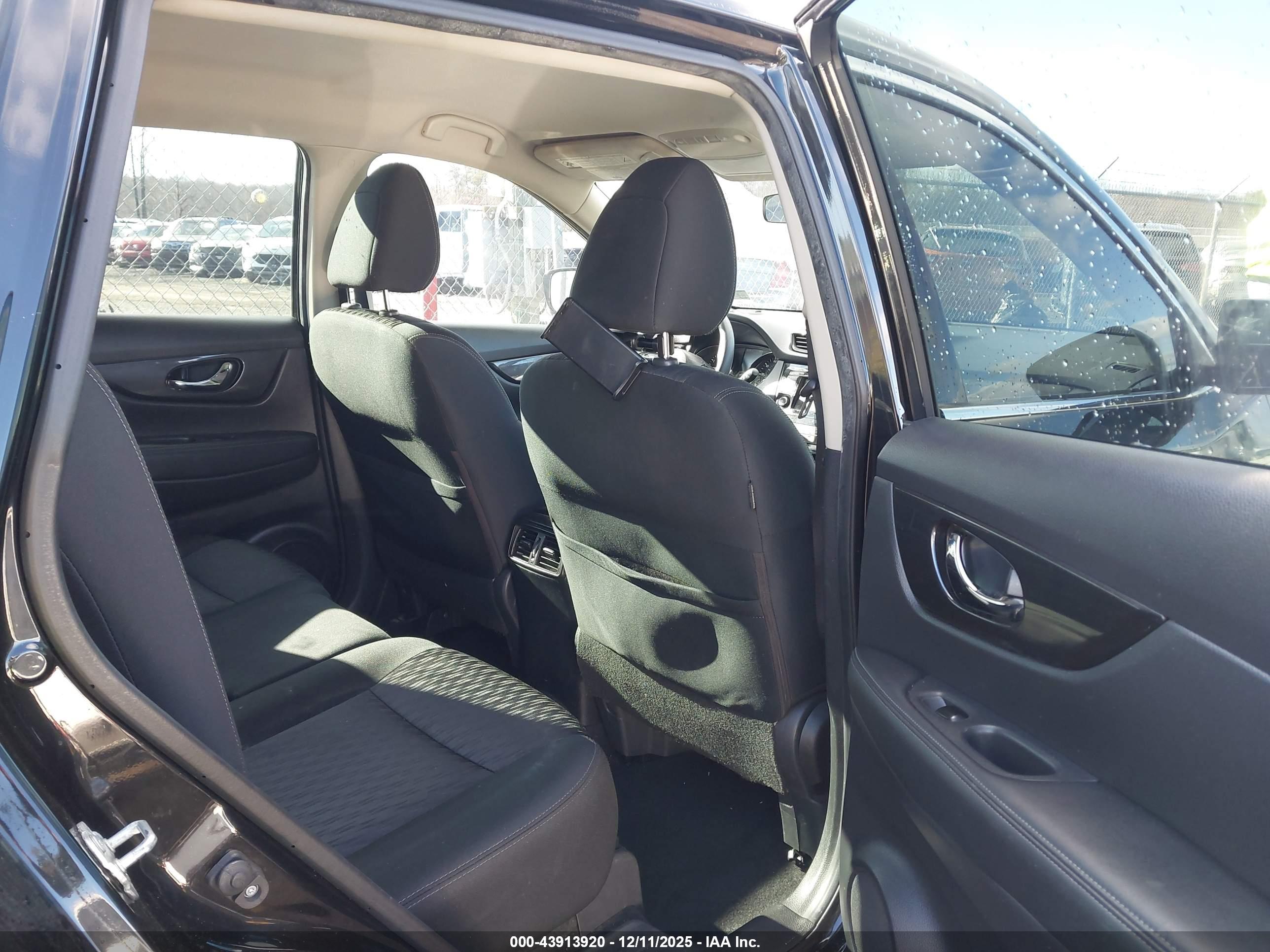 NISSAN ROGUE image 8
