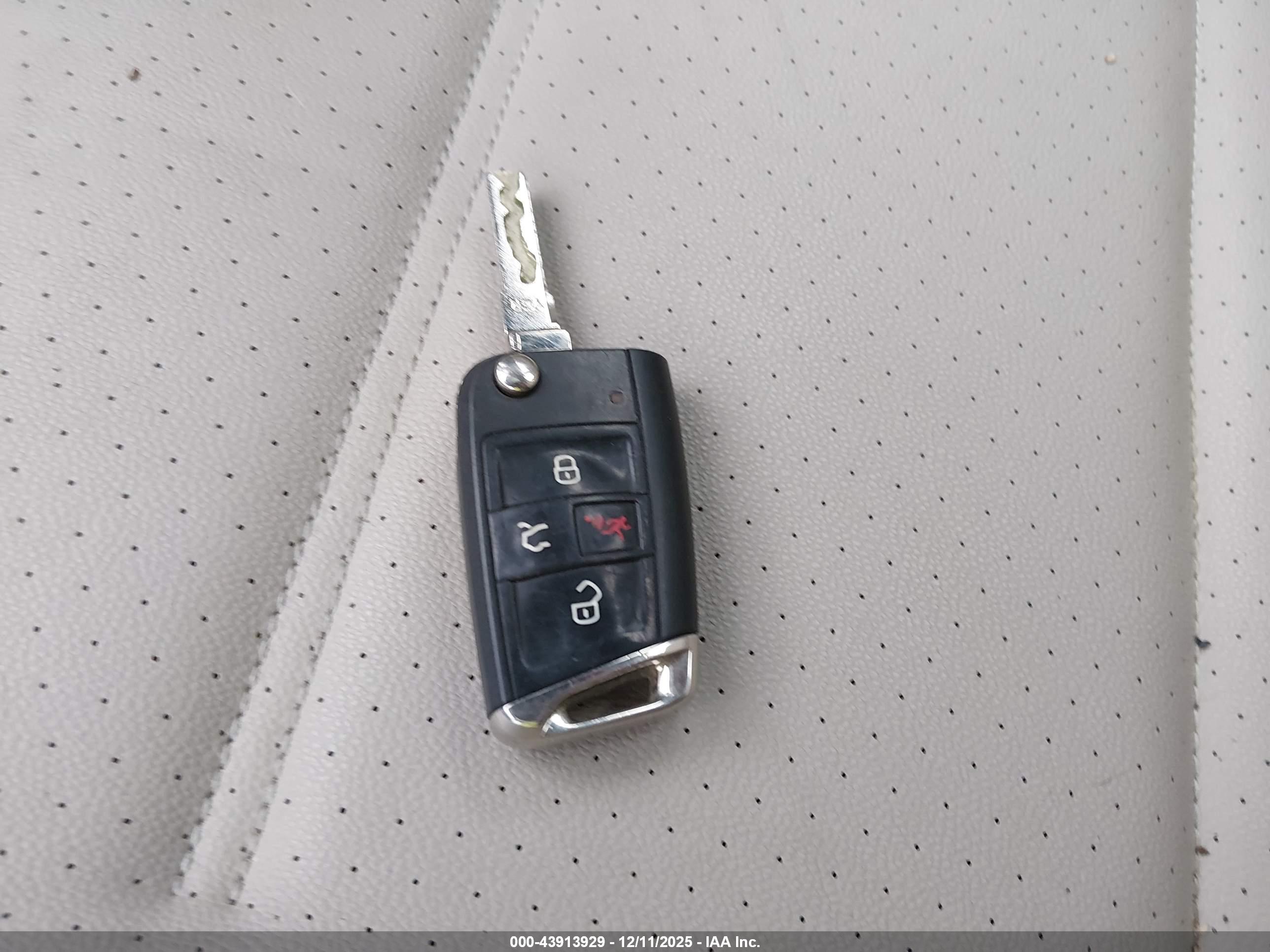 VOLKSWAGEN GOLF image 11