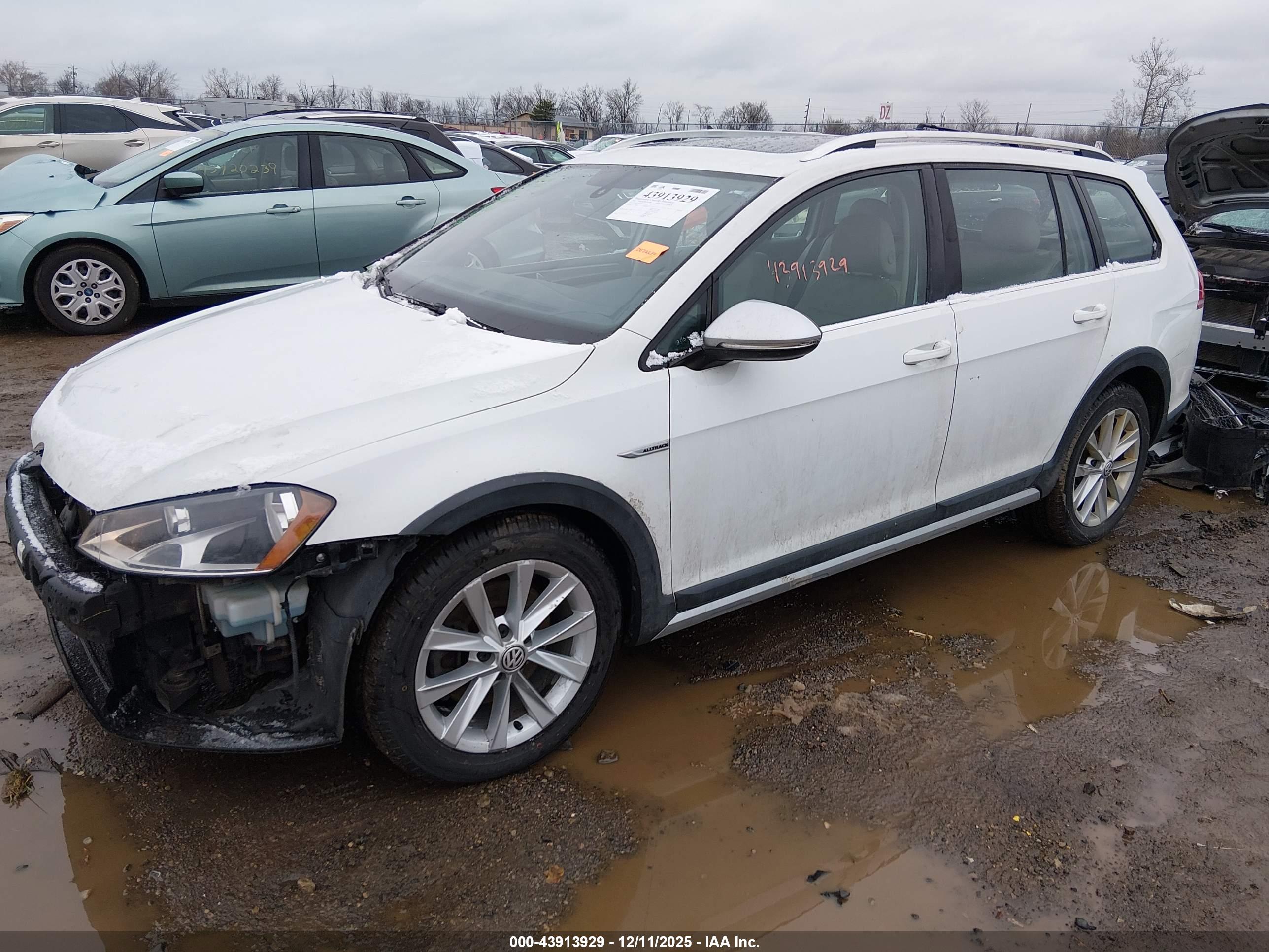 VOLKSWAGEN GOLF image 2