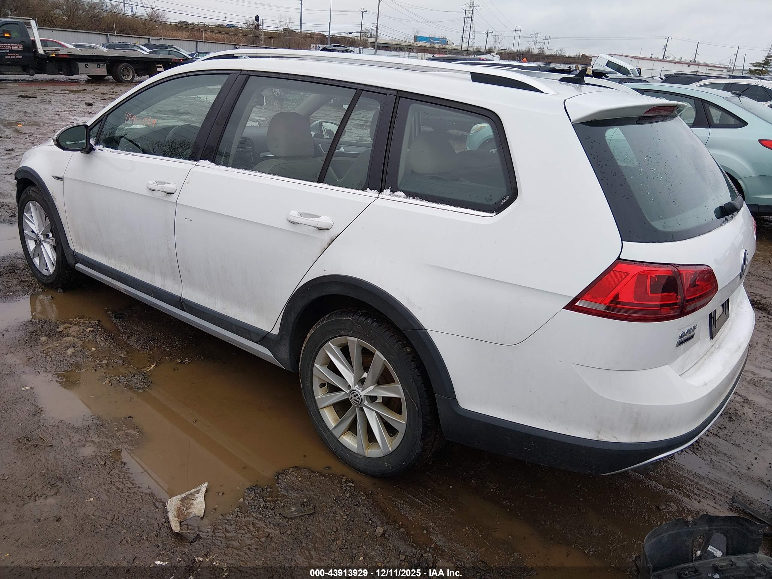 VOLKSWAGEN GOLF image 3