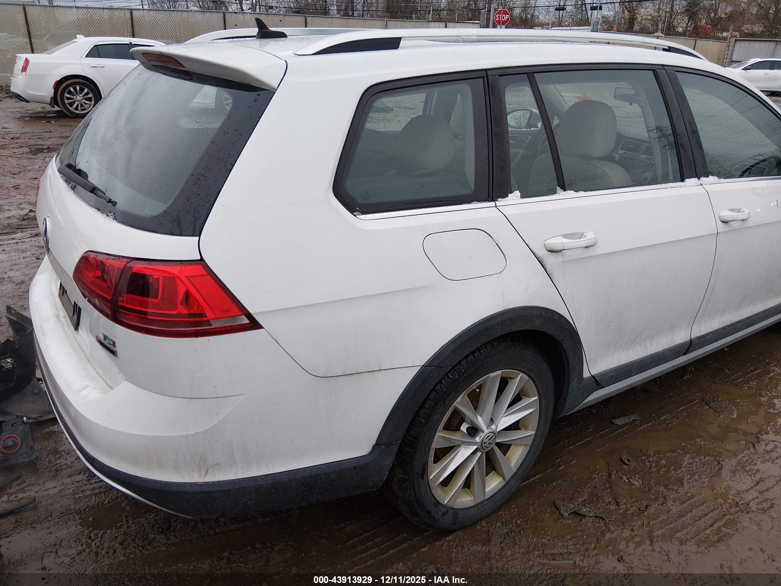 VOLKSWAGEN GOLF image 4