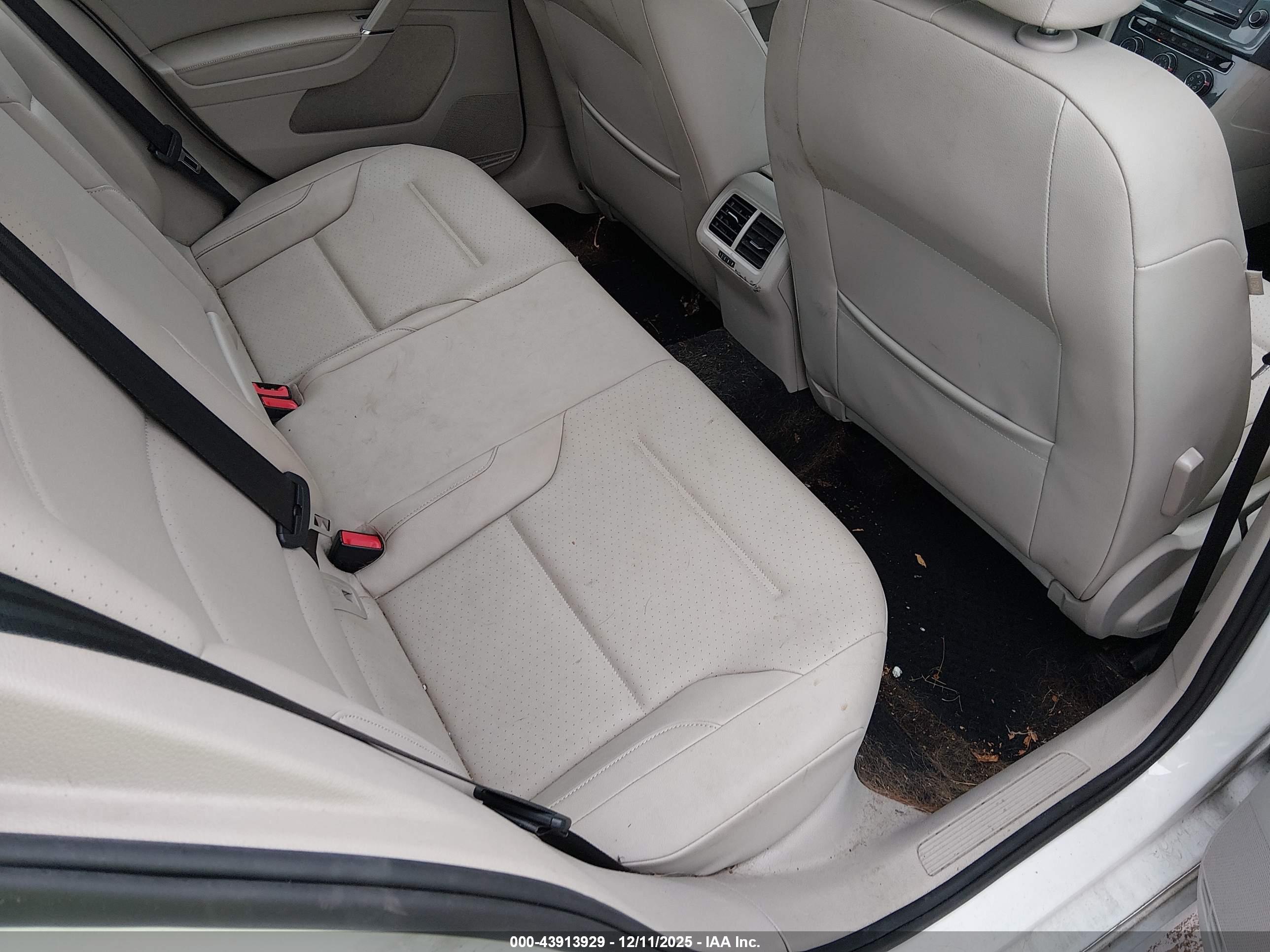 VOLKSWAGEN GOLF image 8