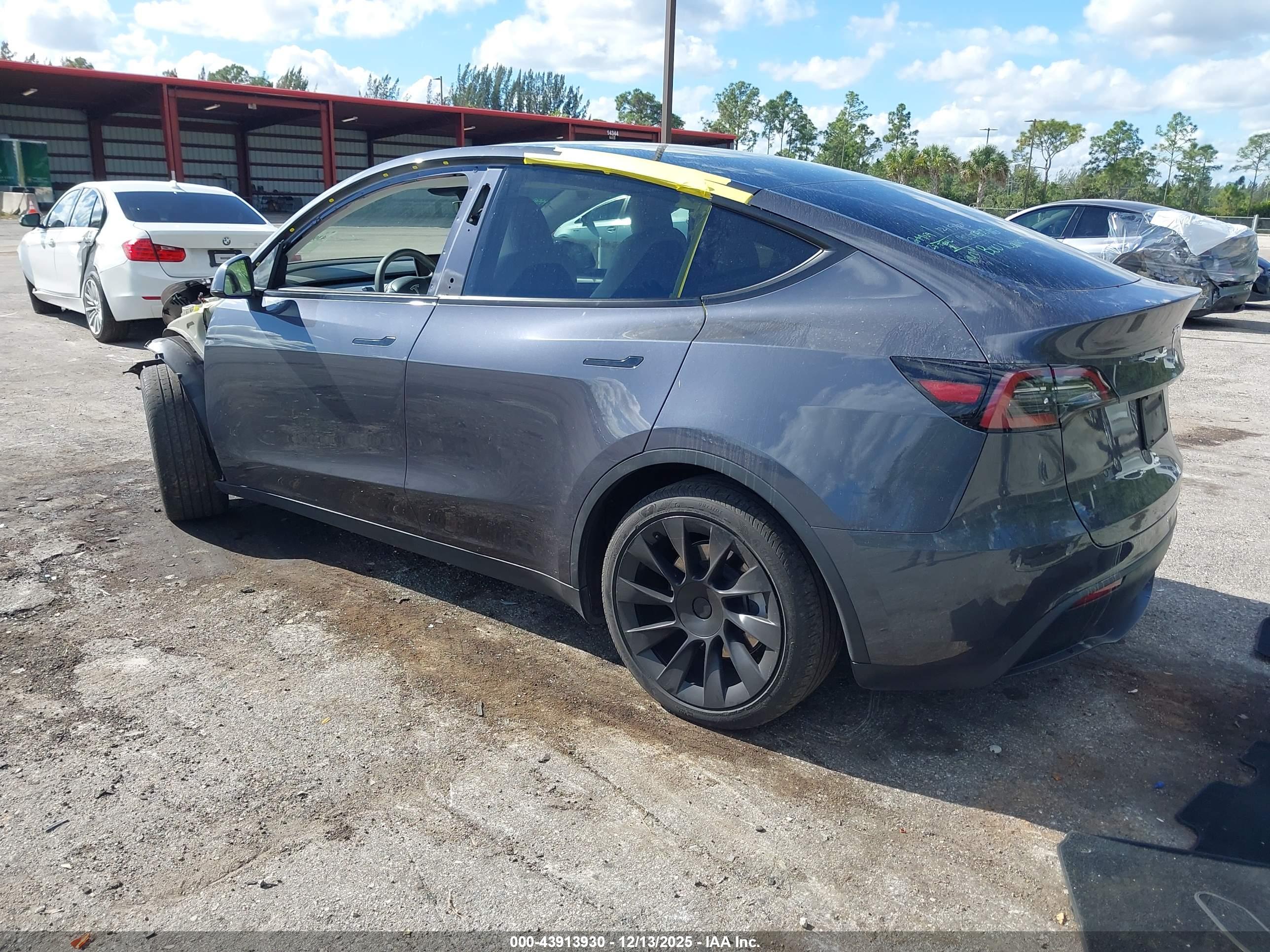 TESLA MODEL image 3