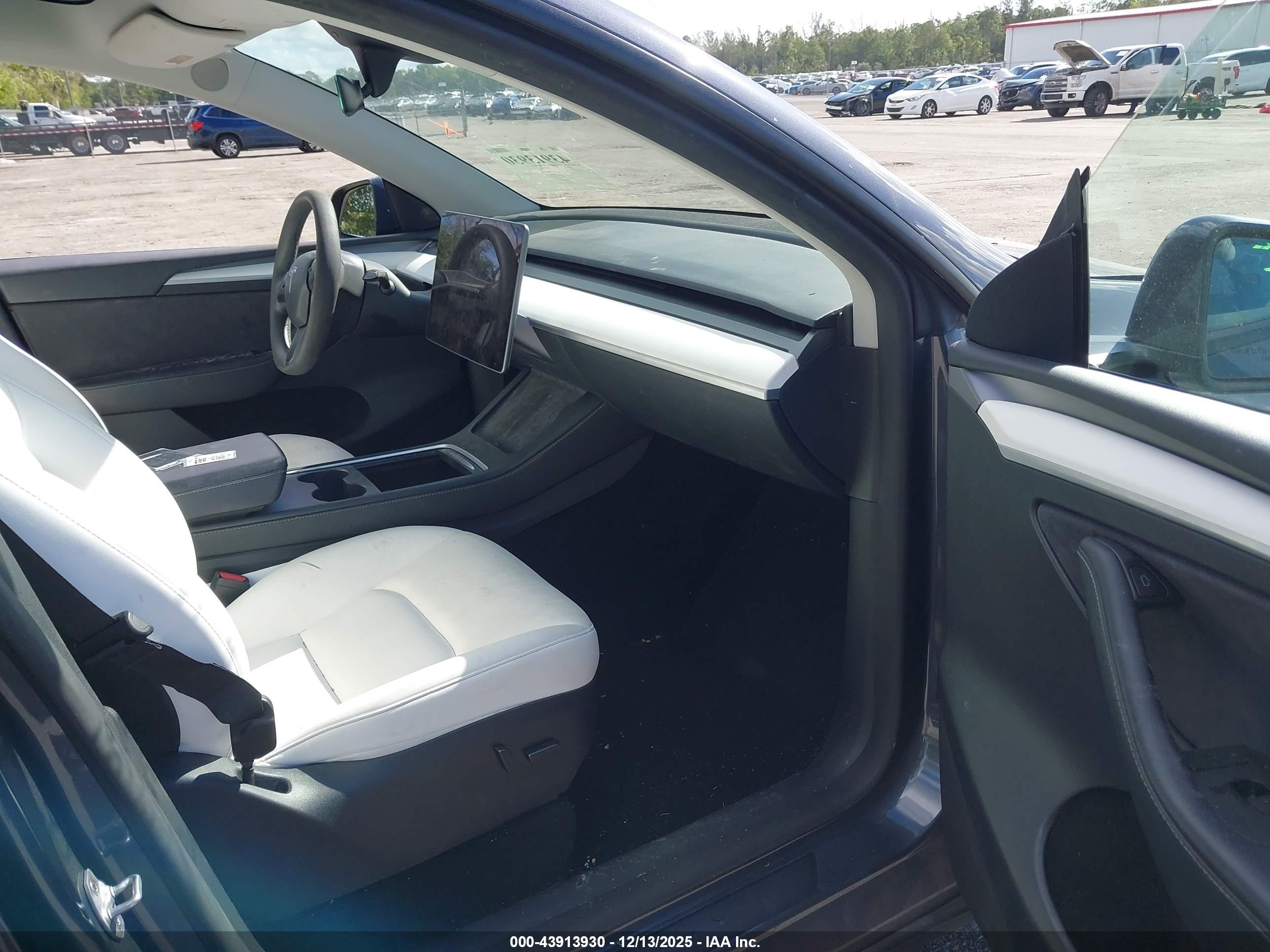 TESLA MODEL image 5