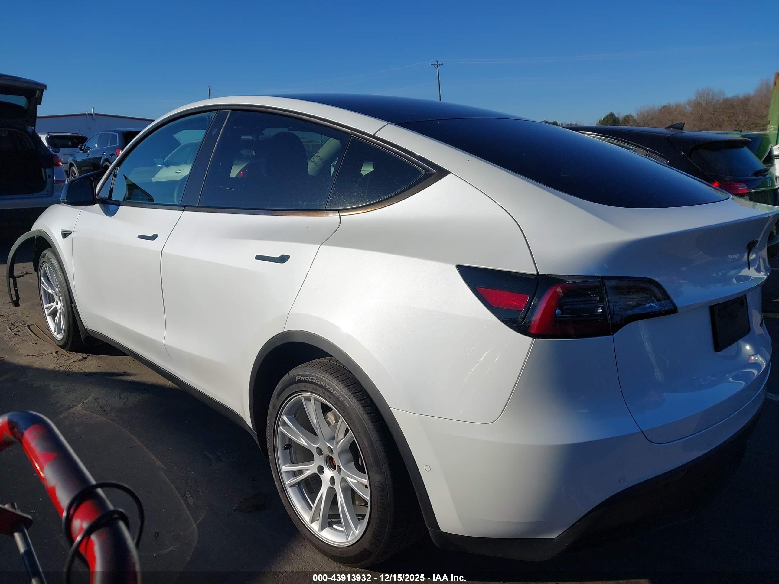 TESLA MODEL image 3