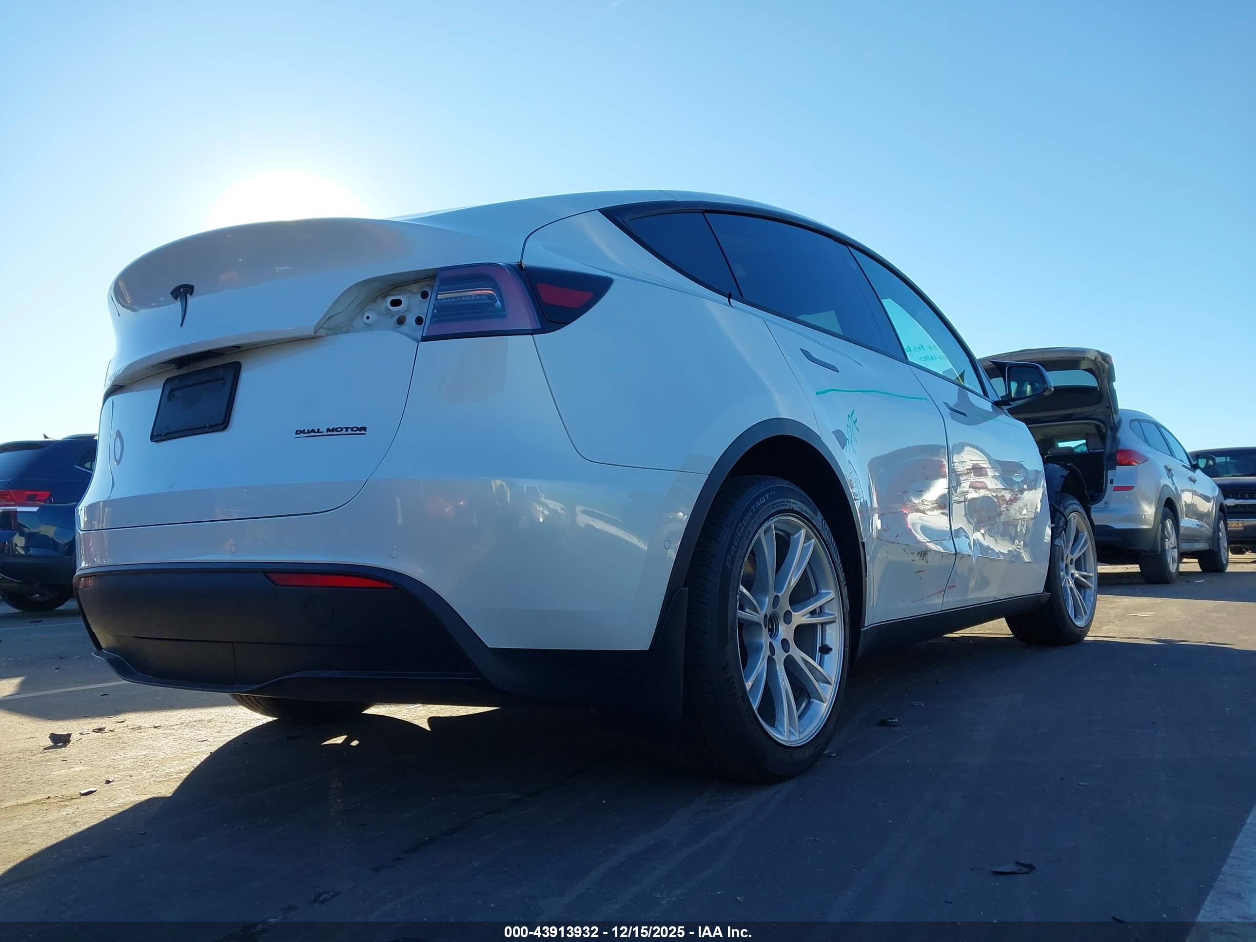 TESLA MODEL image 4
