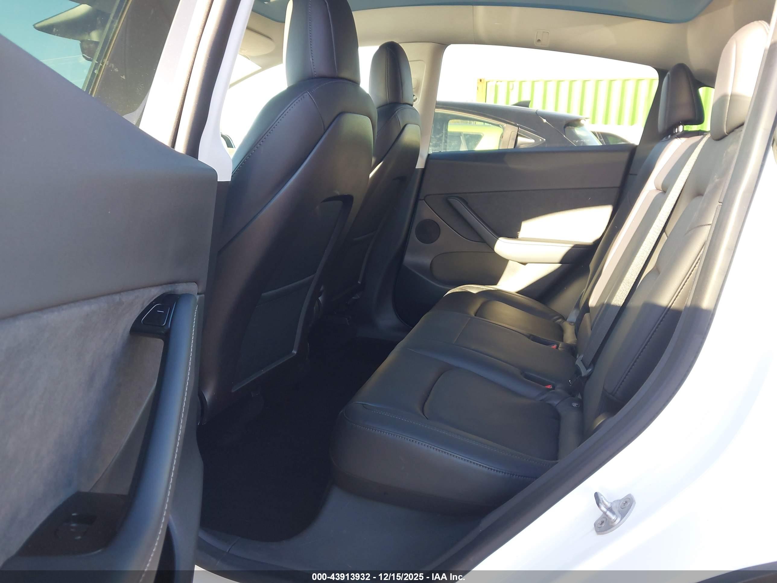 TESLA MODEL image 8