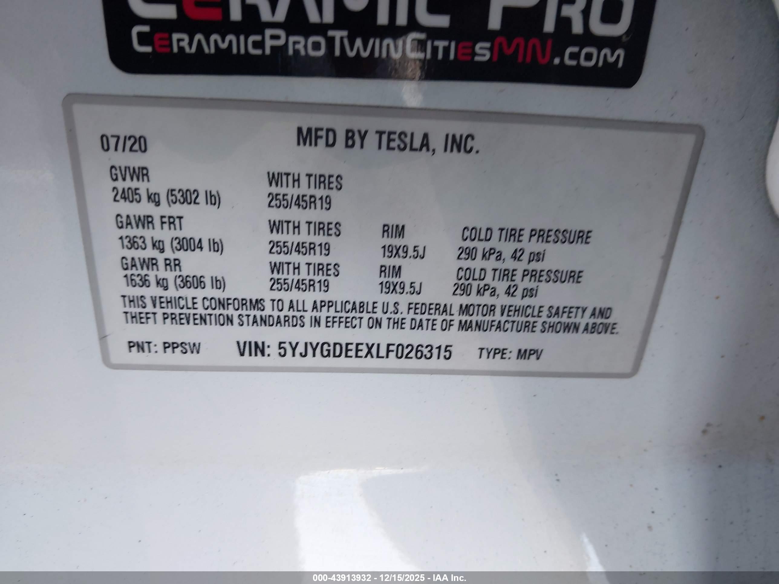 TESLA MODEL image 9