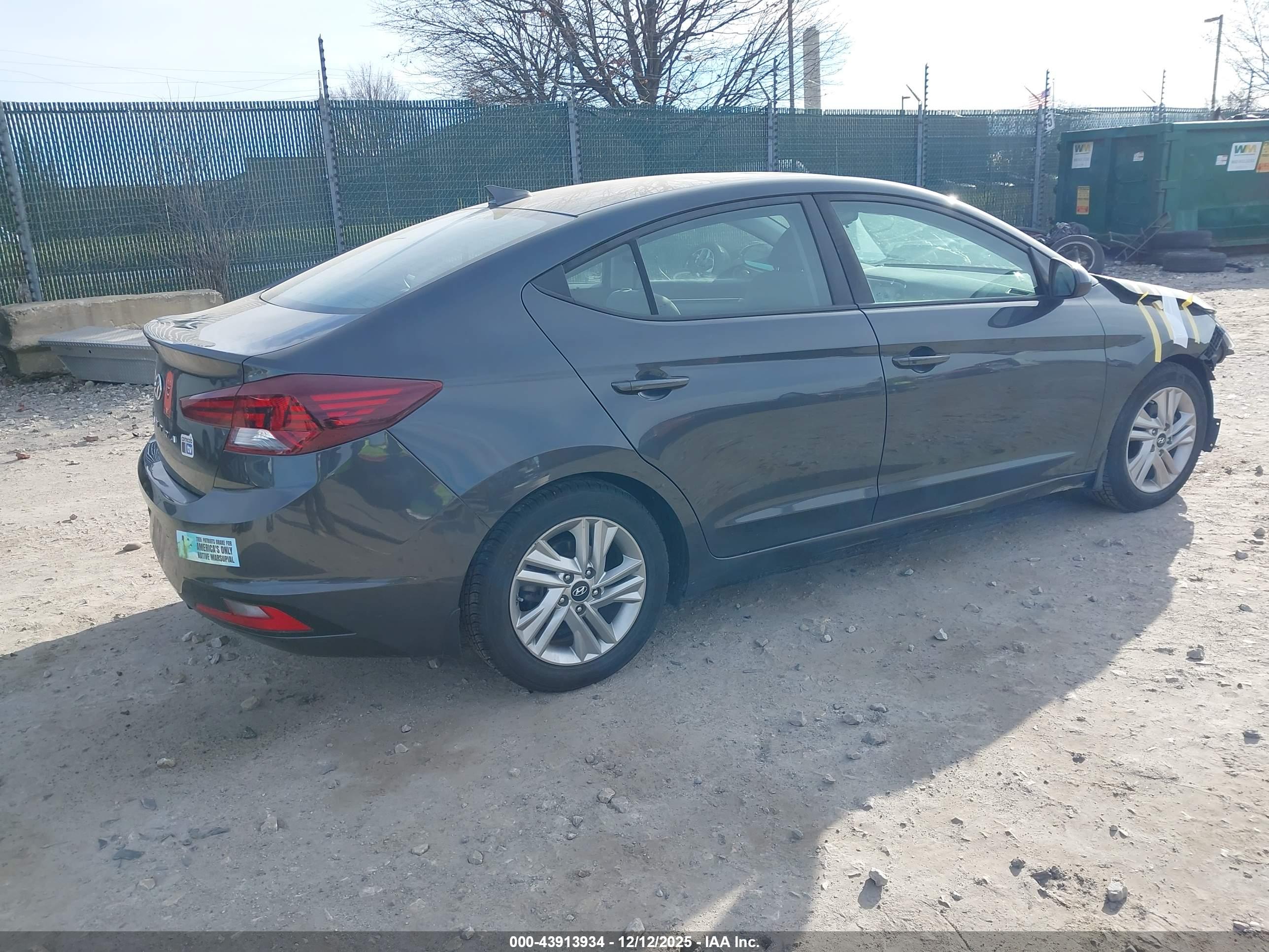 HYUNDAI ELANTRA image 4