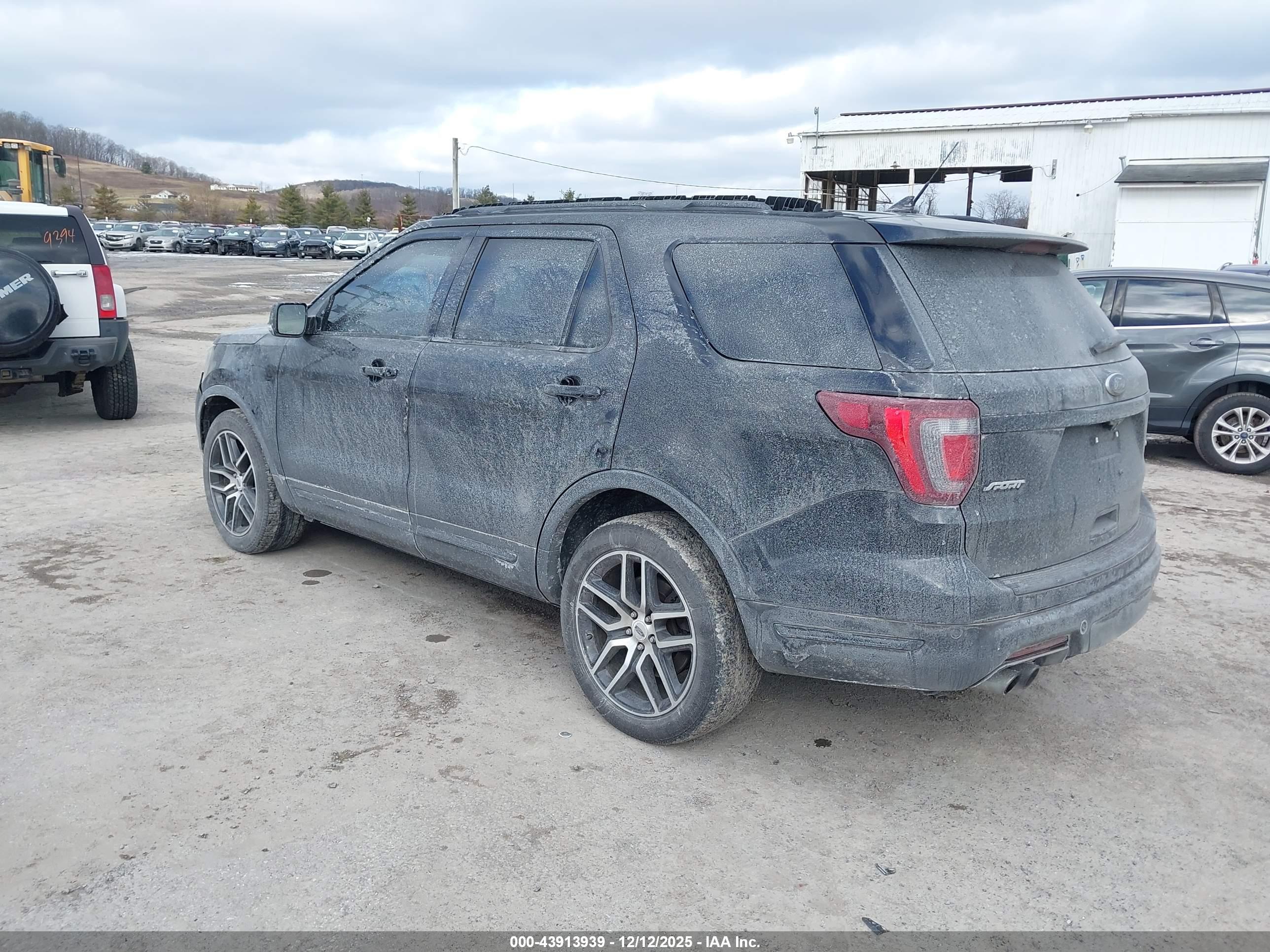 FORD EXPLORER image 3