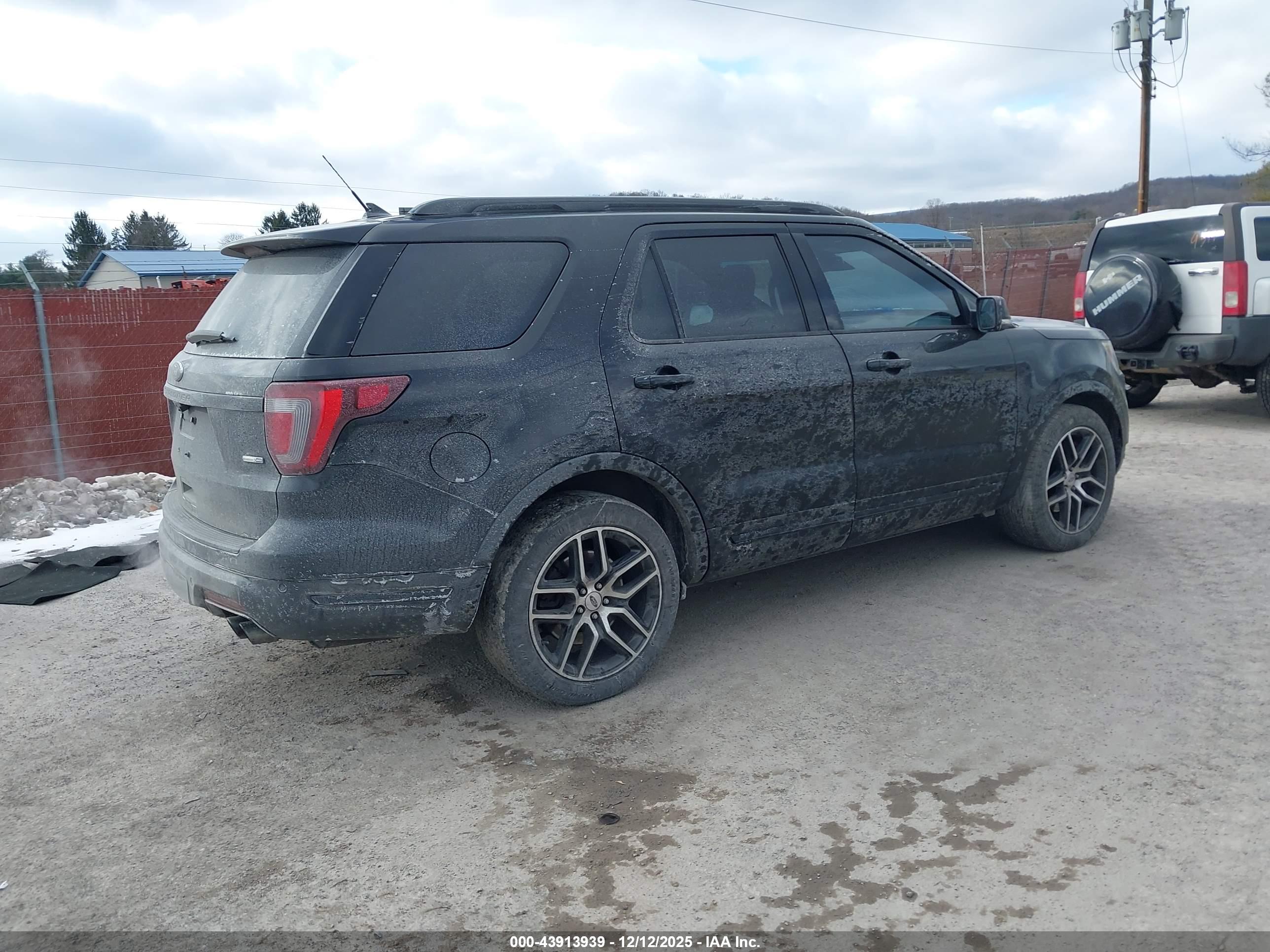 FORD EXPLORER image 4