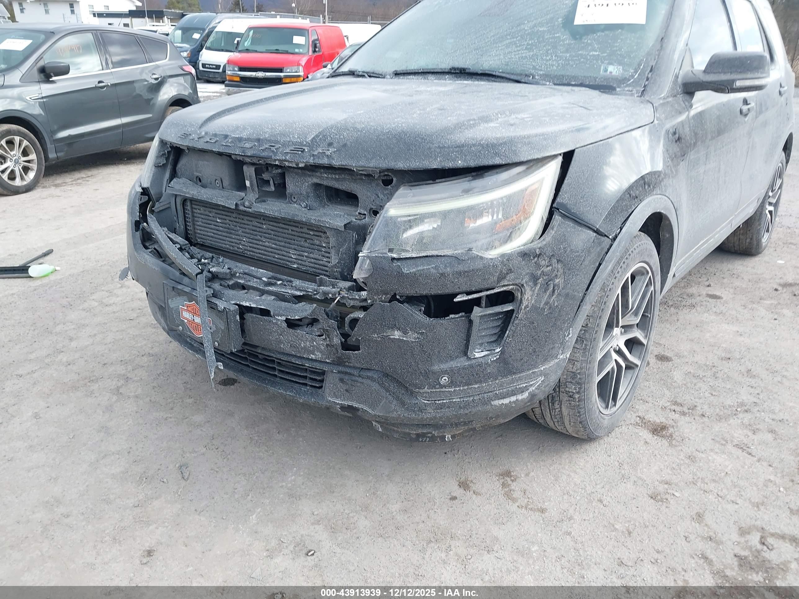 FORD EXPLORER image 6