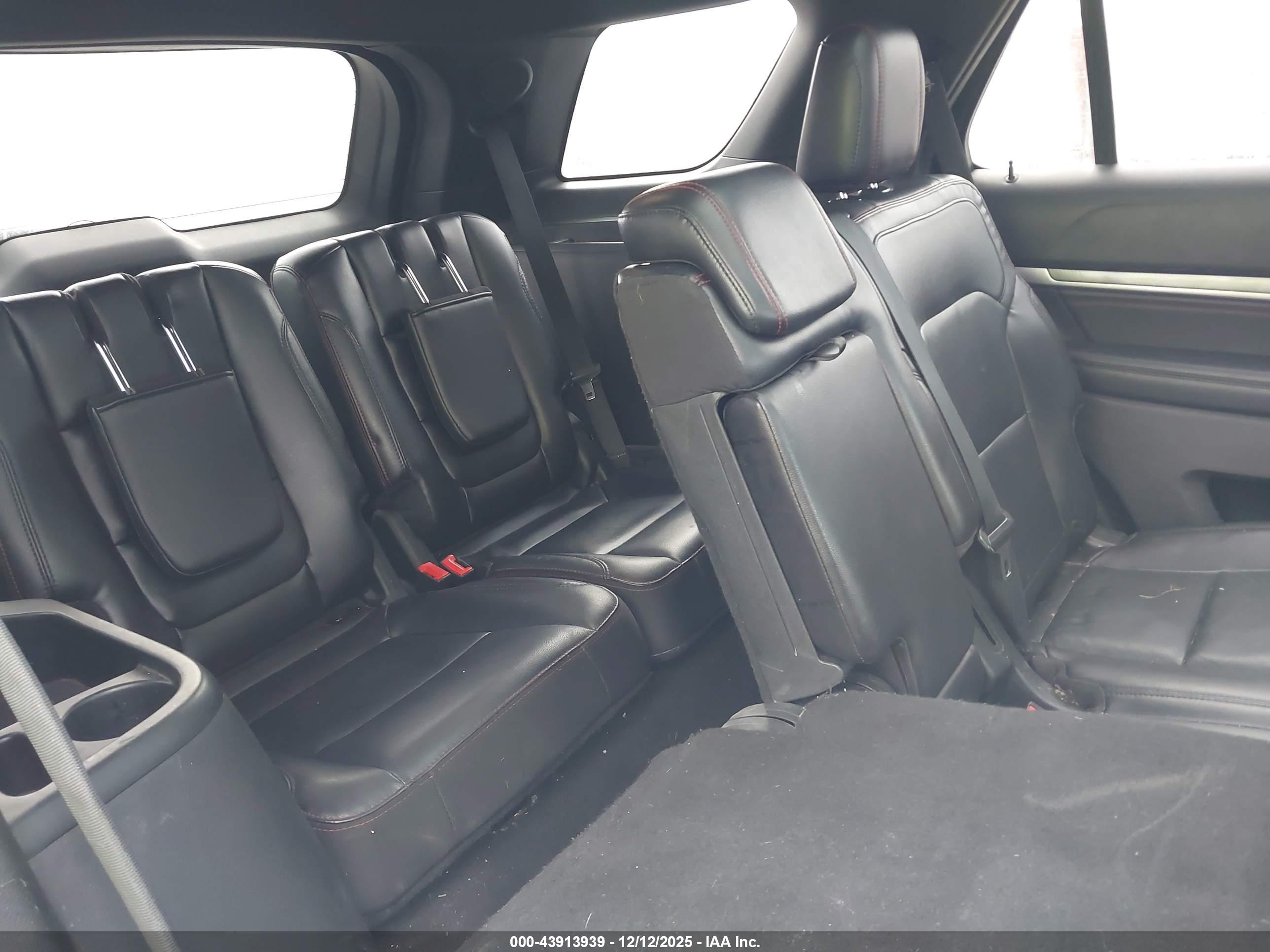 FORD EXPLORER image 8
