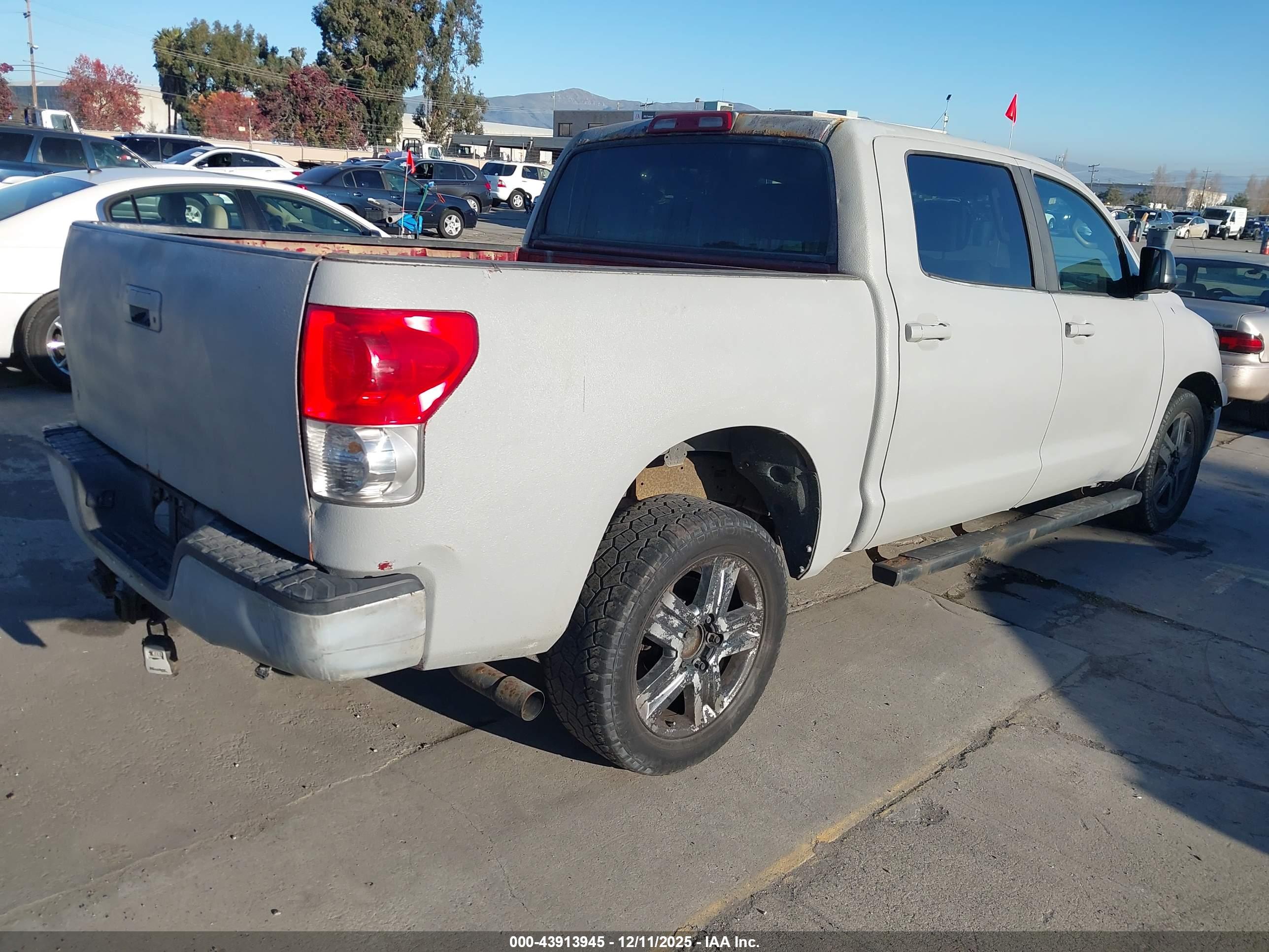 TOYOTA TUNDRA image 4