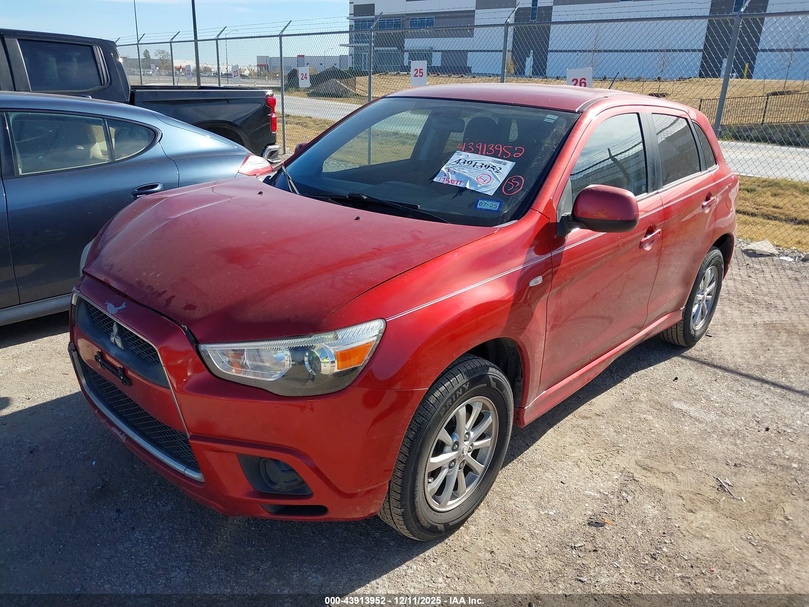 MITSUBISHI OUTLANDER image 2