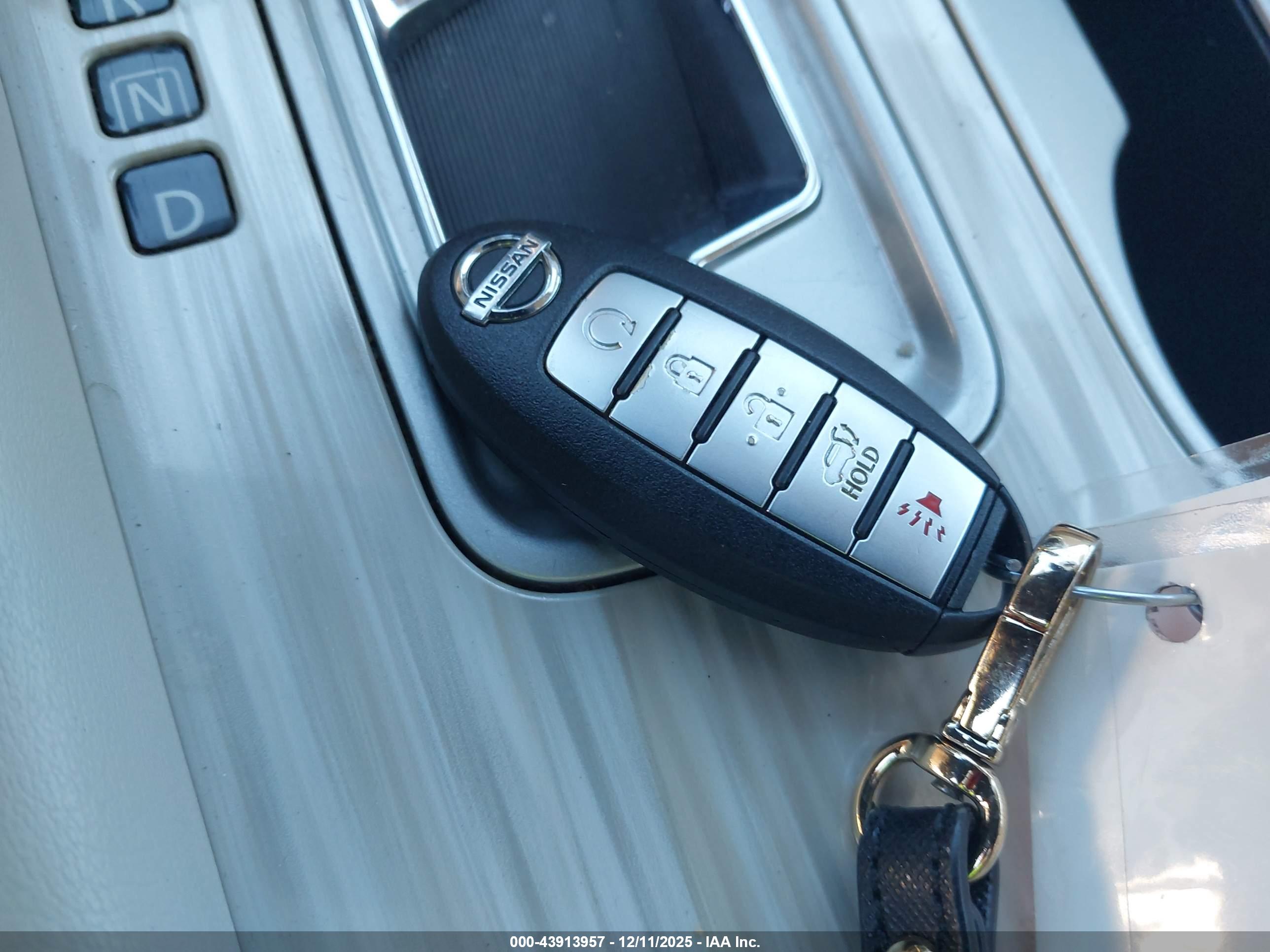 NISSAN MURANO image 11