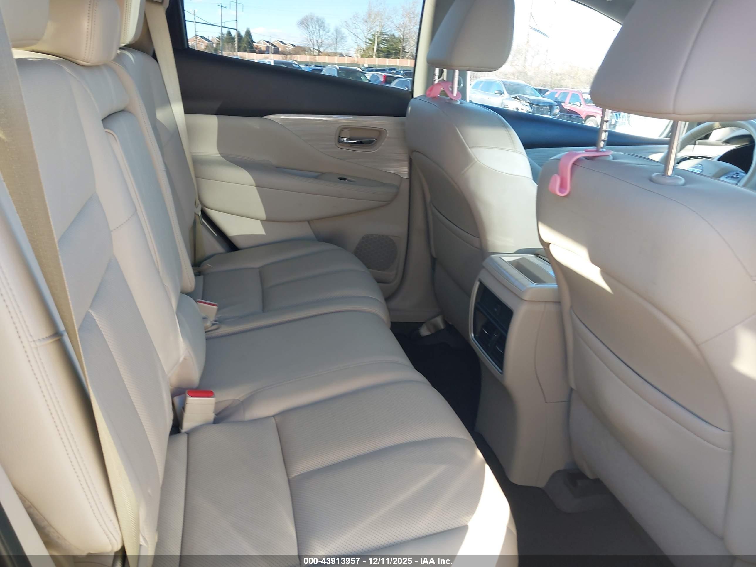 NISSAN MURANO image 8