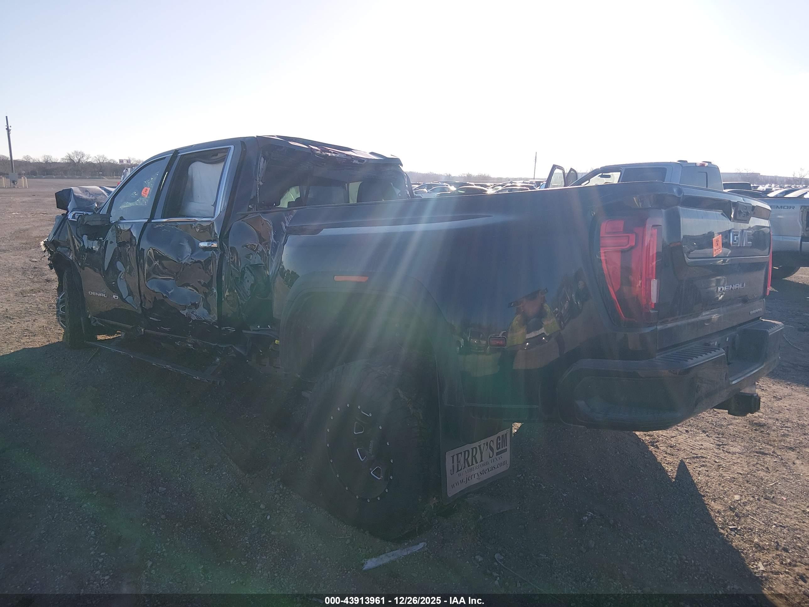 GMC SIERRA image 4