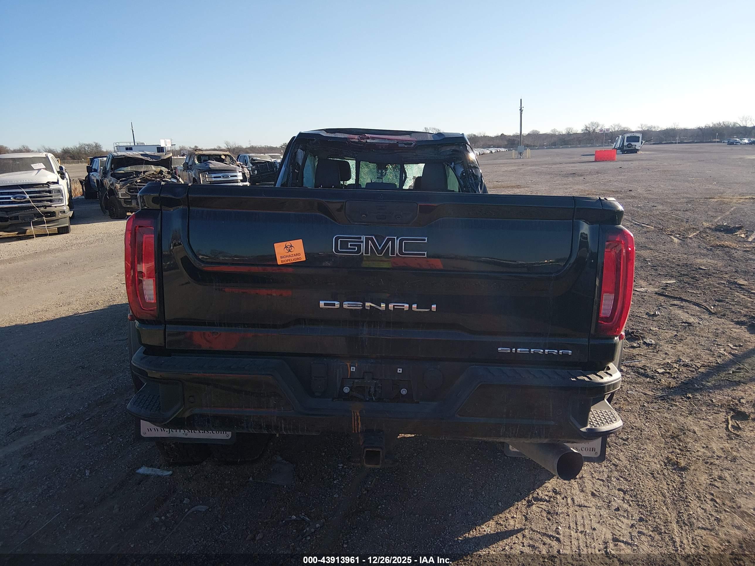 GMC SIERRA image 8