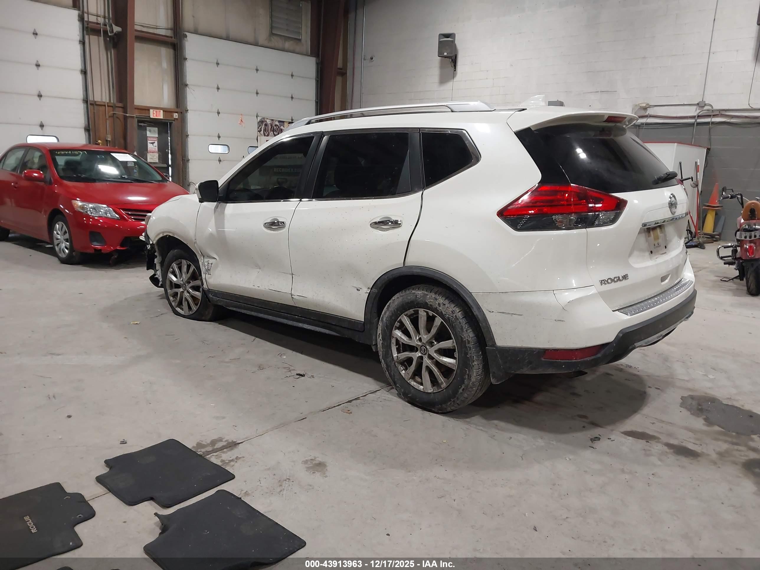 NISSAN ROGUE image 3