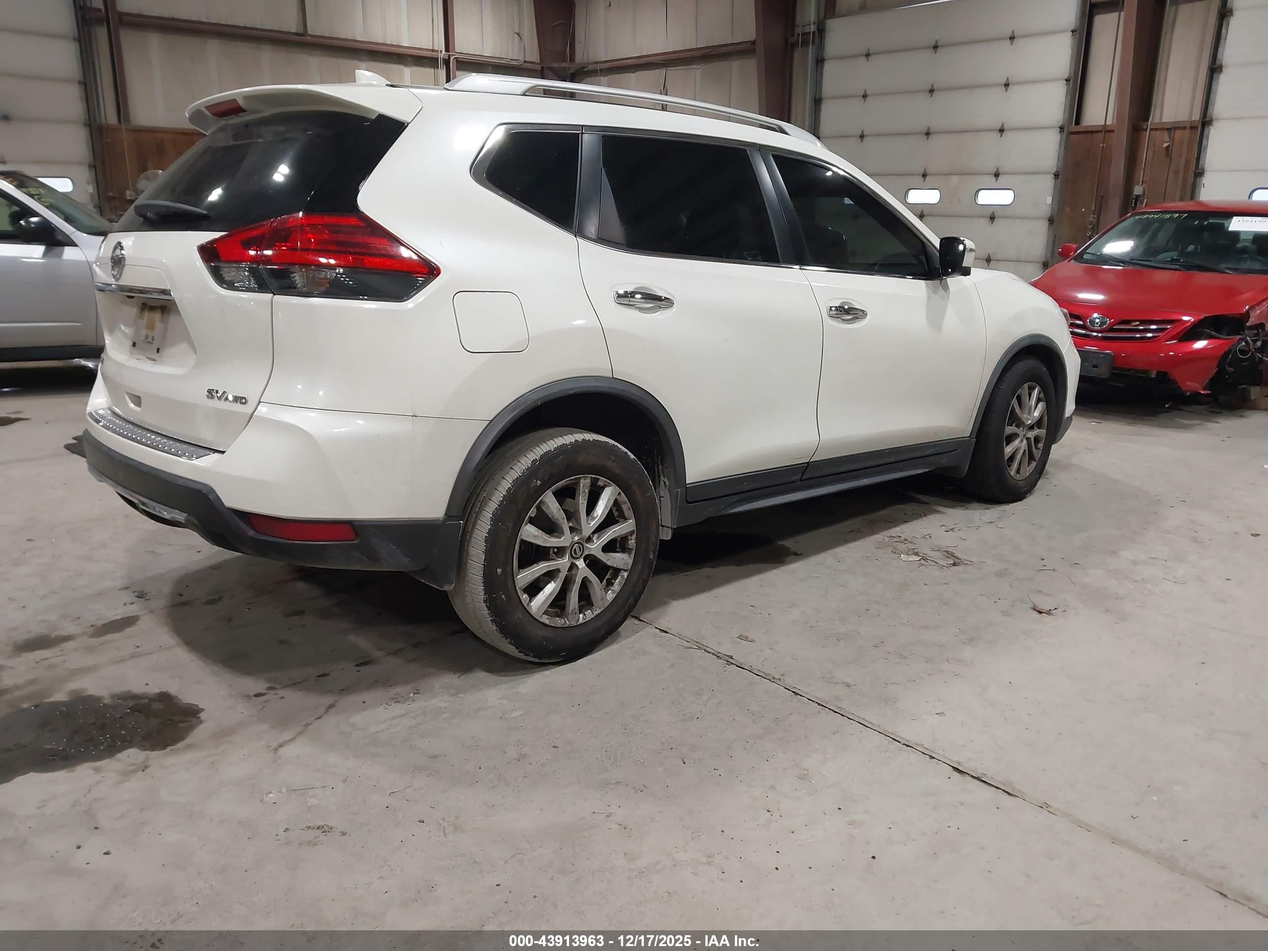 NISSAN ROGUE image 4