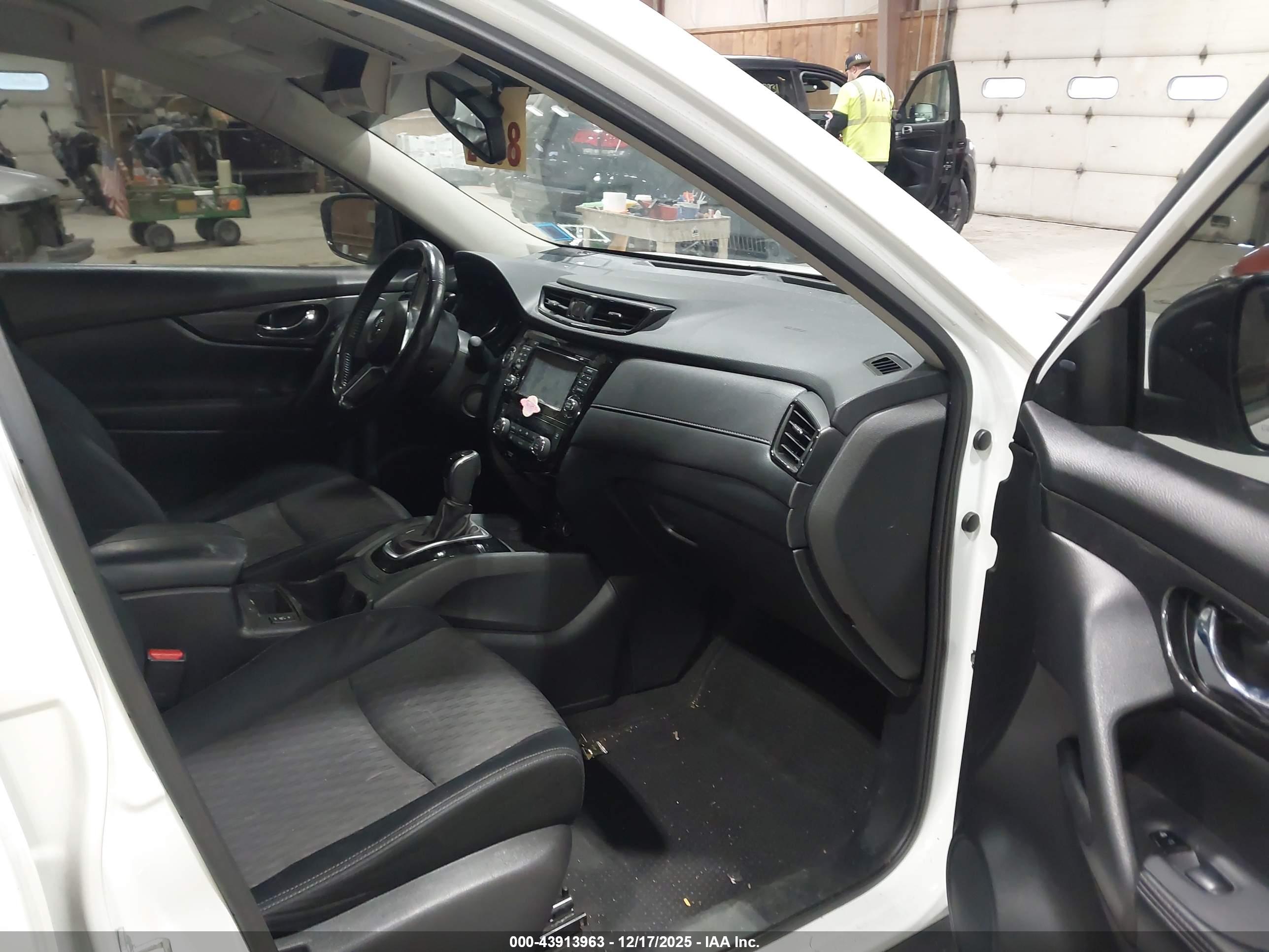 NISSAN ROGUE image 5