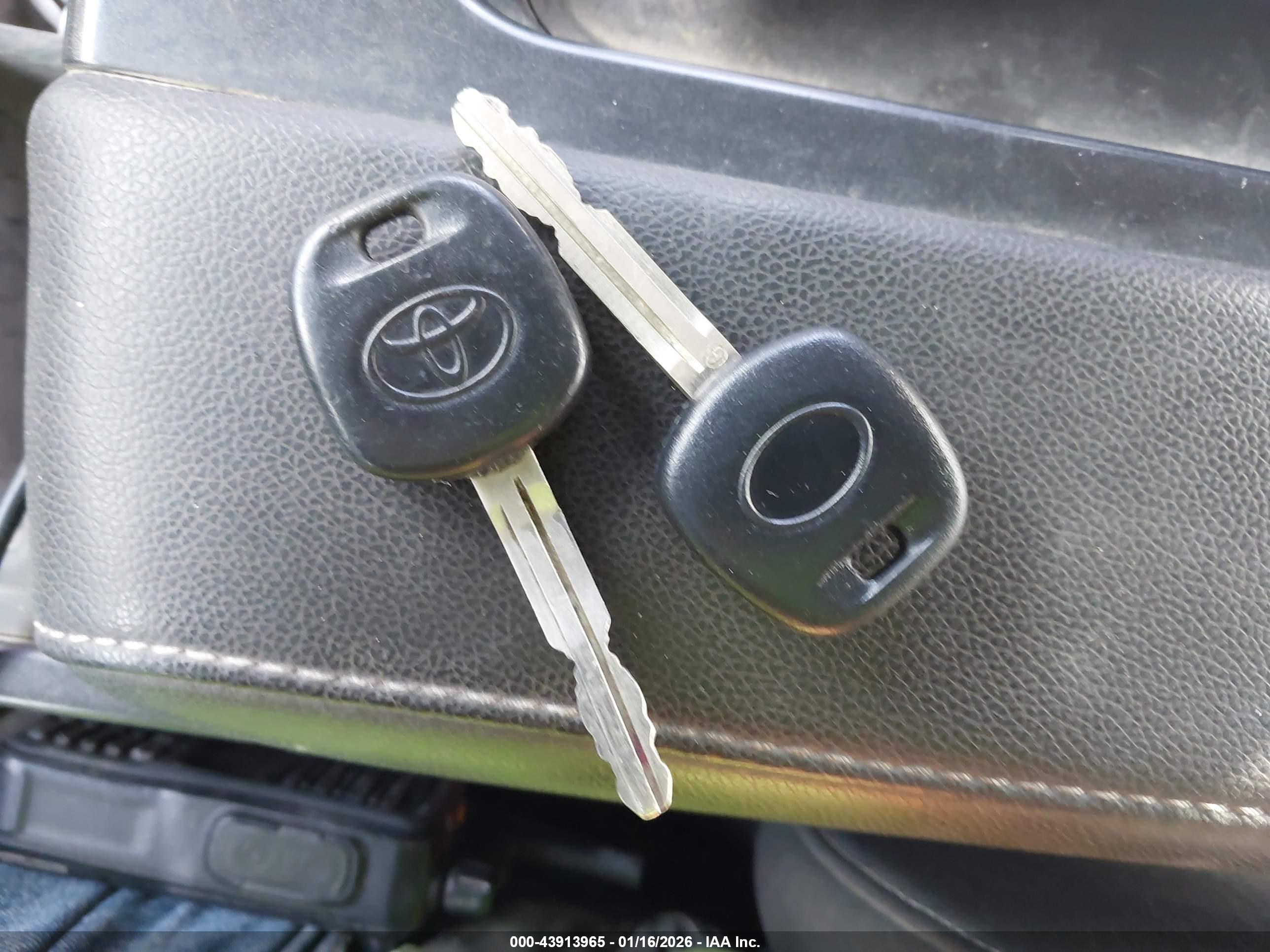 TOYOTA SIENNA image 11
