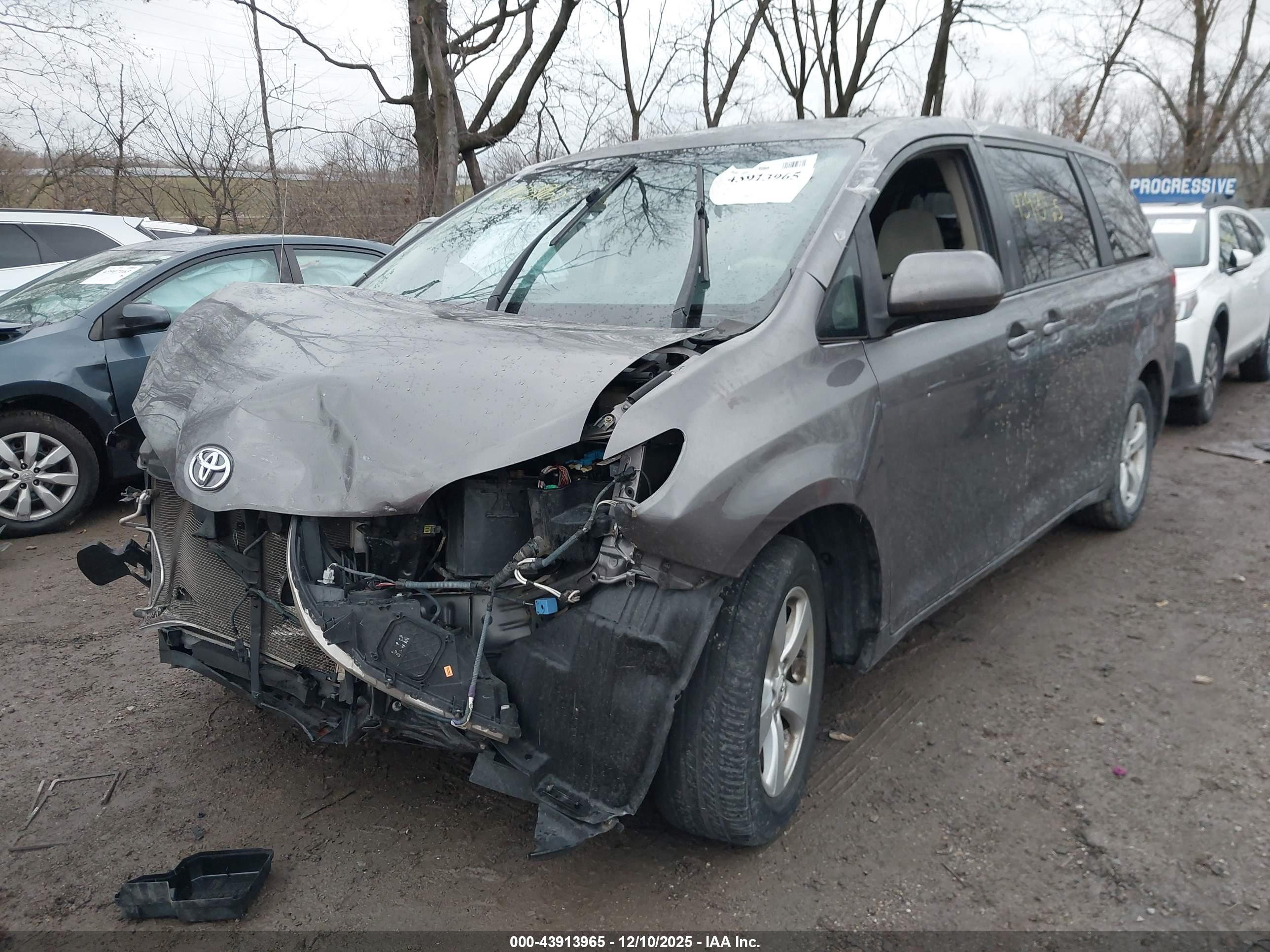 TOYOTA SIENNA image 6