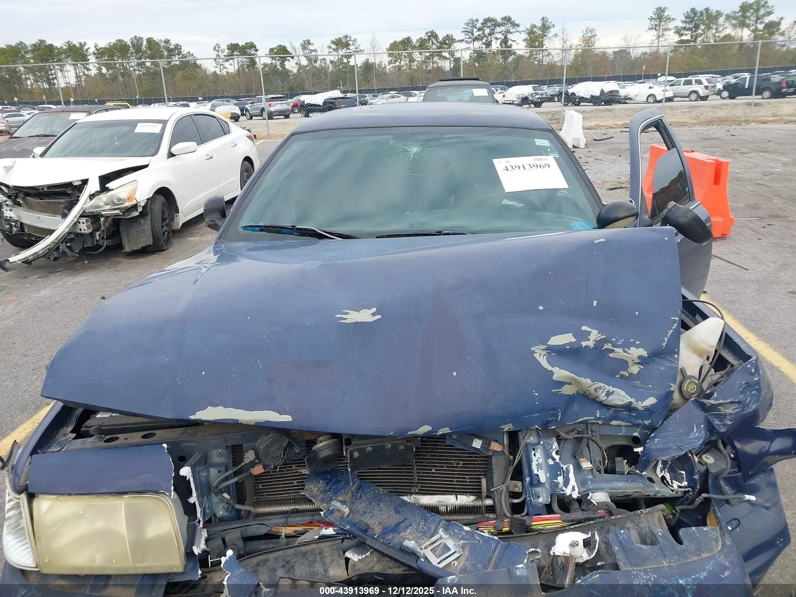 FORD CROWN image 10