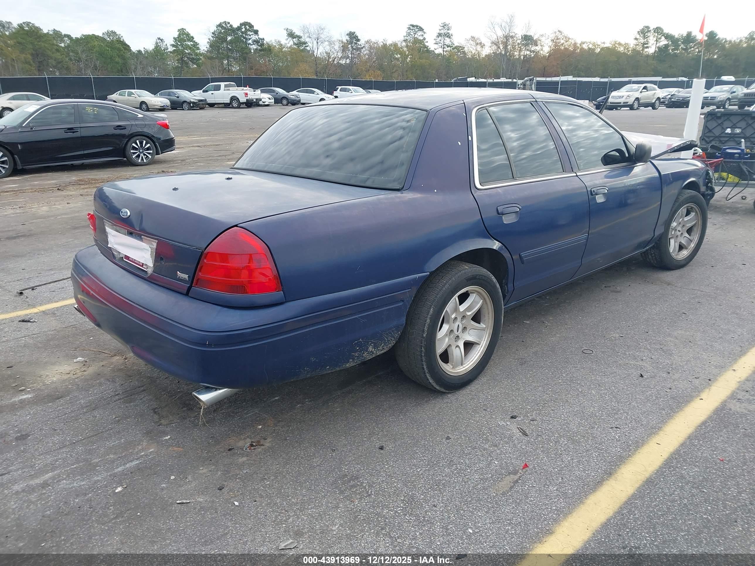 FORD CROWN image 4