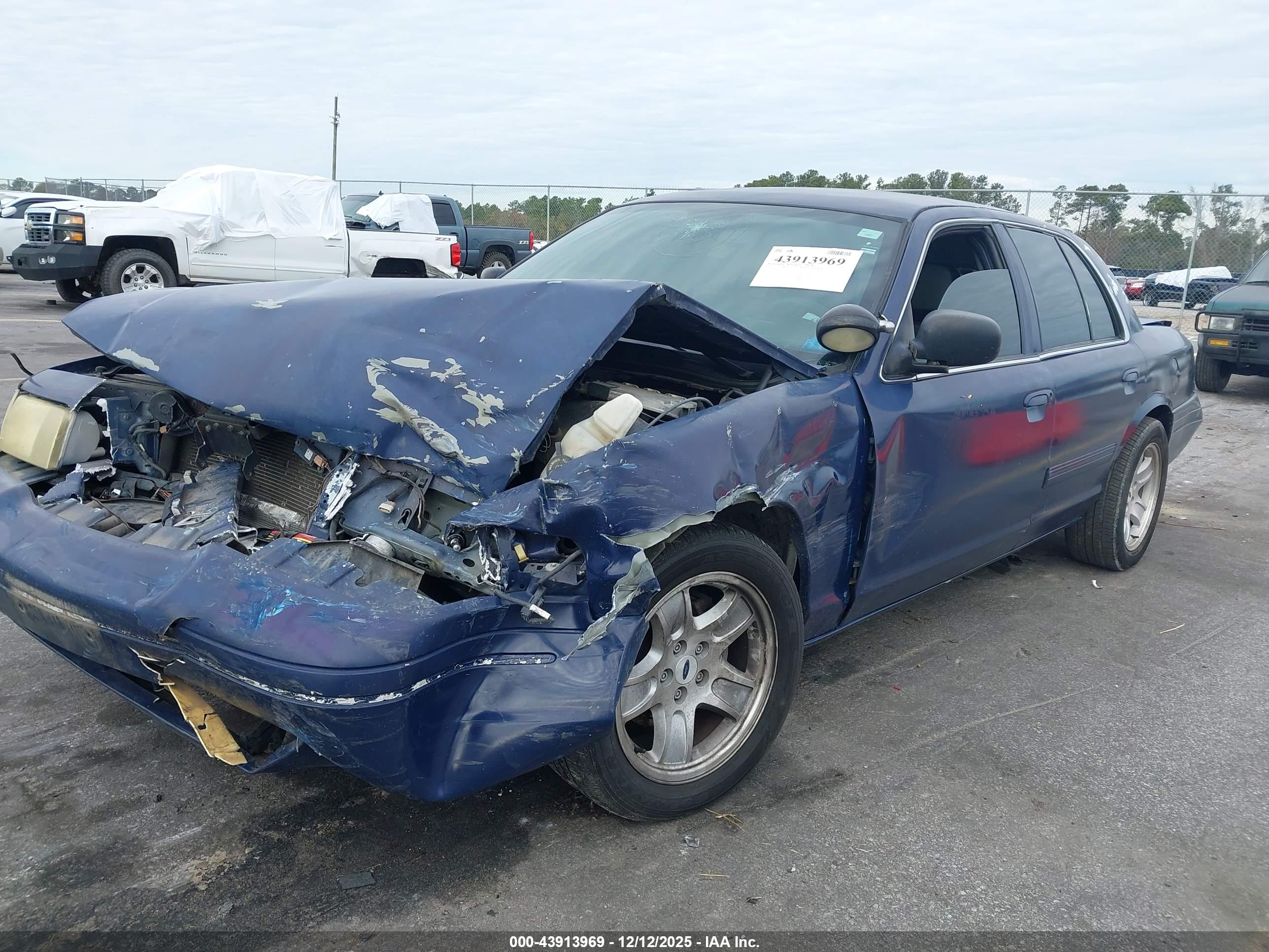 FORD CROWN image 6
